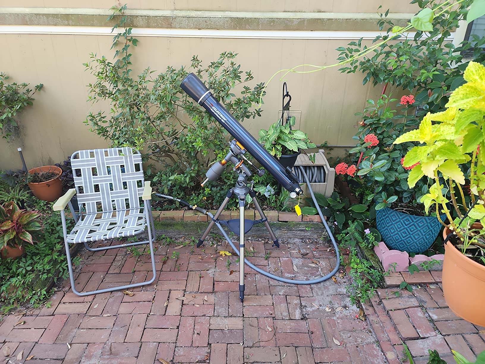 Celestron AstroMaster 90EQ Refractor for Lunar & Planetary Views | Fully Coated Glass Optics, Crisp Moon & Planetary Views, Equatorial Mount with Easy Manual Controls, No-Tool Setup customer photo 1