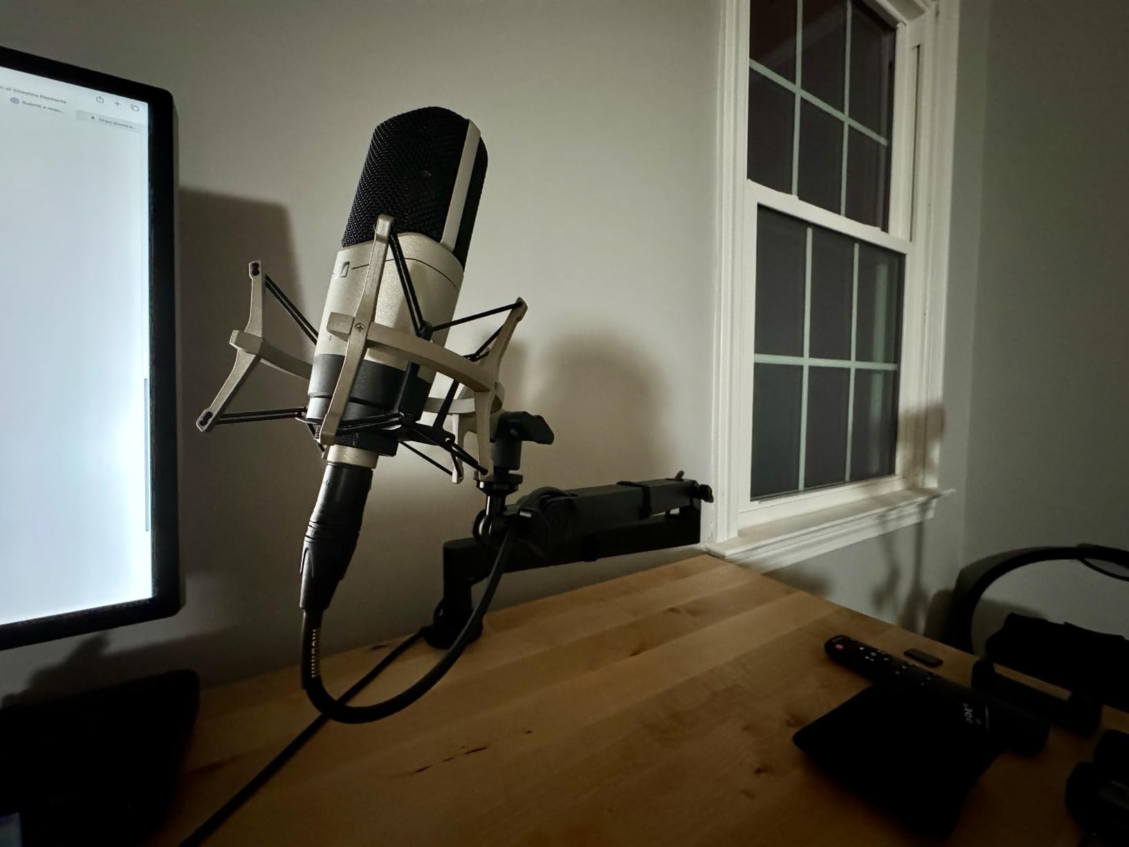 Sennheiser Pro Audio Sennheiser Professional MK 4 Cardioid Condenser Studio Microphone, 1-inch true condenser capsule with cardioid polar pattern and XLR connector for vocals, instruments and project studios customer photo 1
