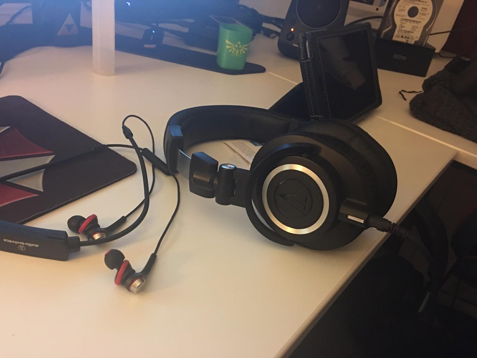 Audio-Technica ATH-M50X Professional Studio Monitor Headphones, Black, Professional Grade, Critically Acclaimed, with Detachable Cable | Closed-Back, 45mm Drivers, 3 Detachable Cables Included, 6.3mm Adapter, Foldable Swivel Earcups, 38 Ohm Impedance customer photo 2