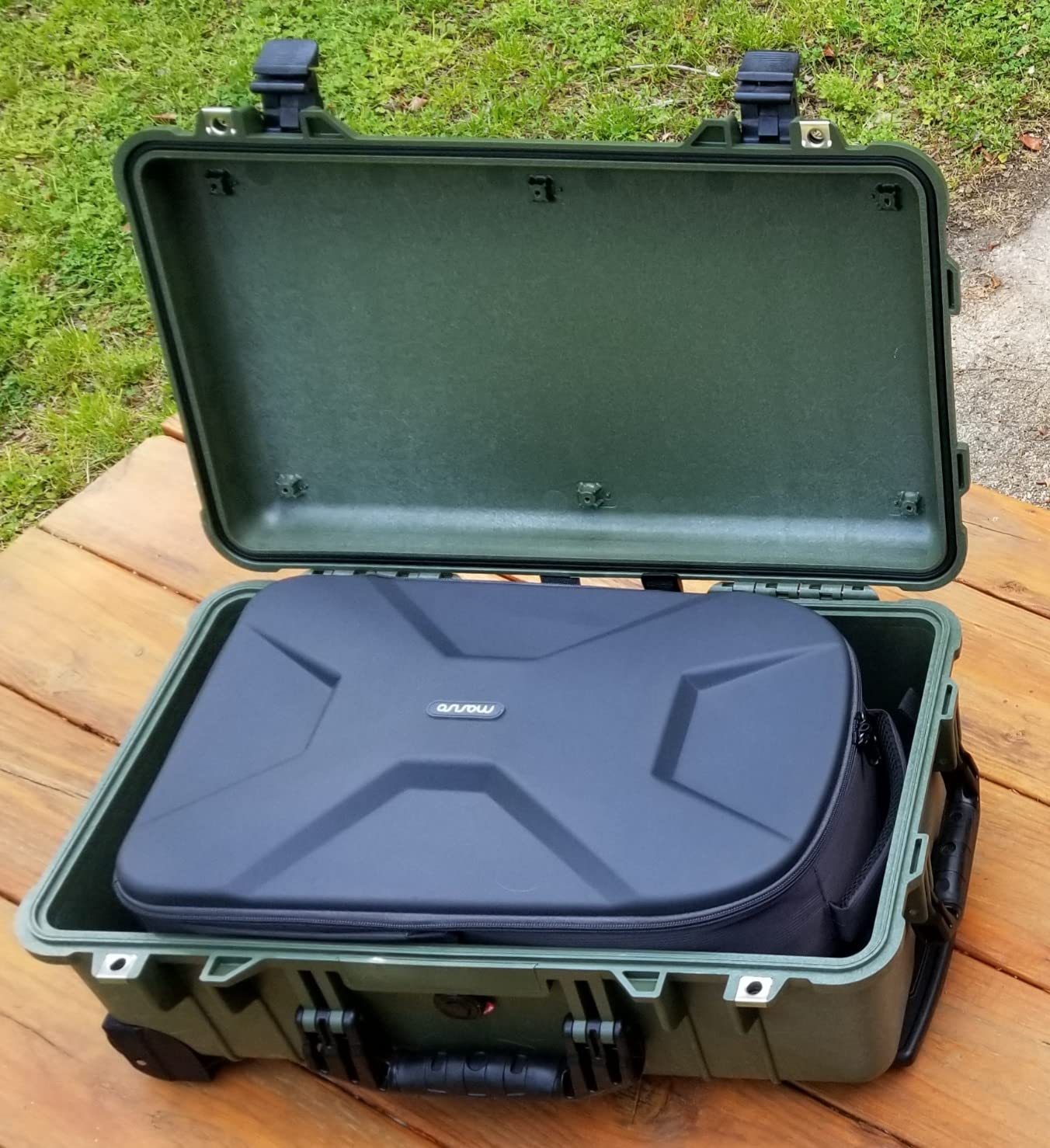 Lowepro Tahoe BP 150, Camera Bag, Lightweight Compact Camera Backpack for Cameras, CSC, DJI Spark Drone, Black, 27.5 x 21.7 x 40.3 cm, Medium LP36892-PWW customer photo 2