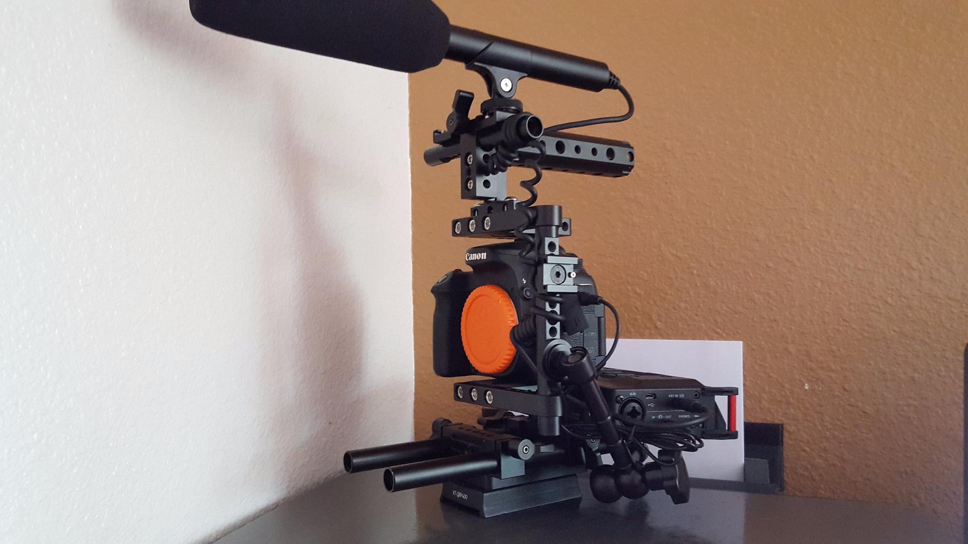 CAMVATE Camera Cage Rig Top Handle Tripod Mount Plate Compatible for Sony Panasonic (Black) - 1136 customer photo 1