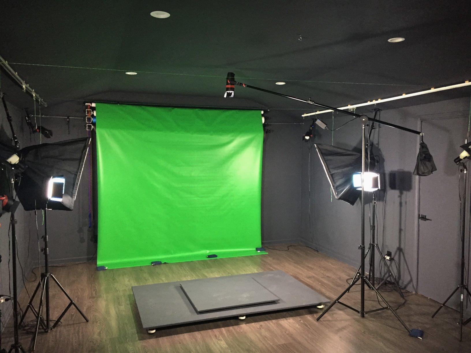 NEEWER Photography 4 Roller Wall Mounting Manual Background Support System with 2 x Four Fold Hook, 8 x Expand Bar, 4 x Chain, Load Capacity per Roller: 22lb/10kg customer photo 1