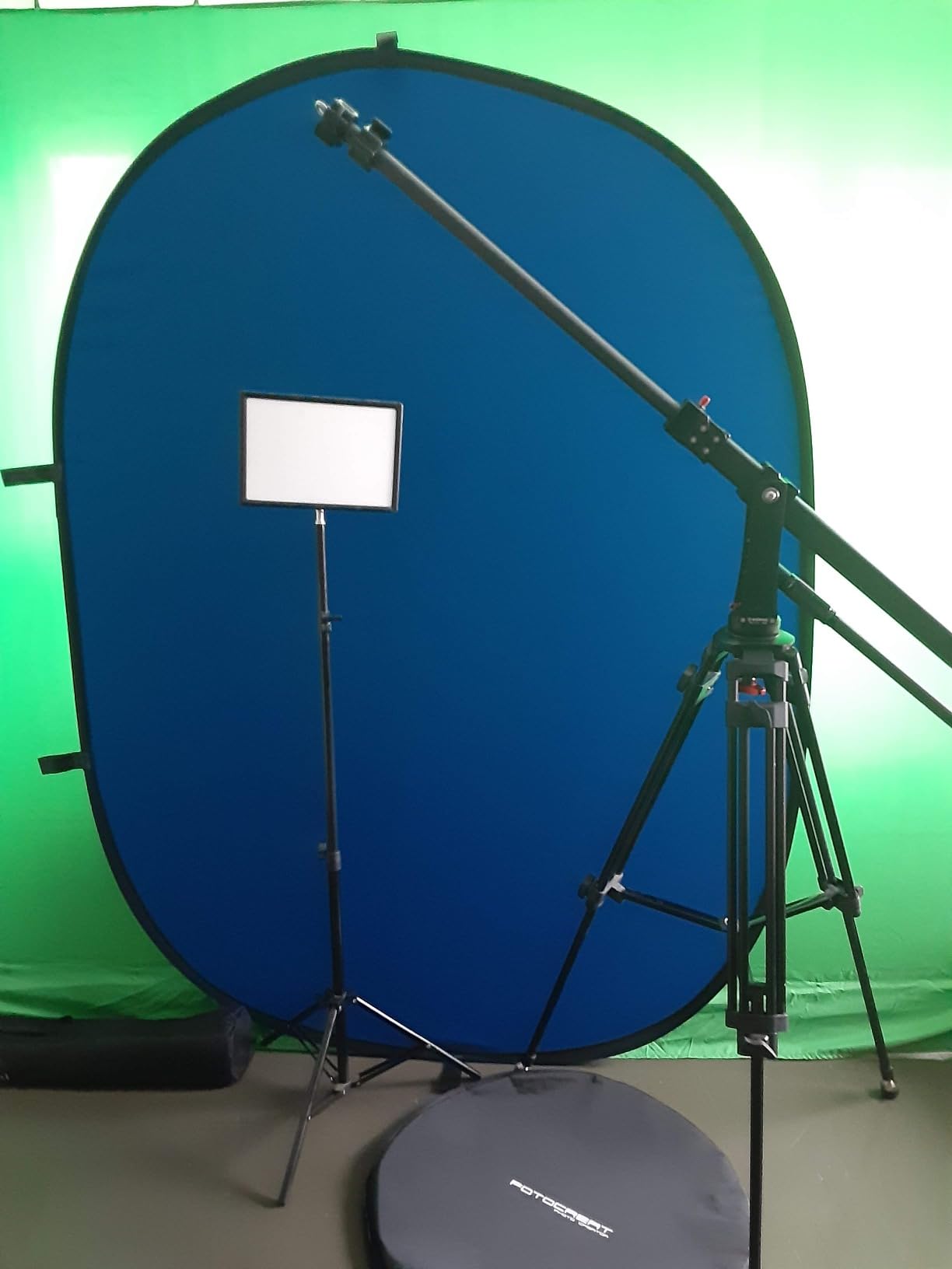 5x6.5ft Double-Sided Pop Up Backdrop, Matte Black & White Wrinkle-Resistant Collapsible Background with Carry Bag, Portable Reflector for Photography, Live Streaming, Video Calls, Headshots customer photo 2