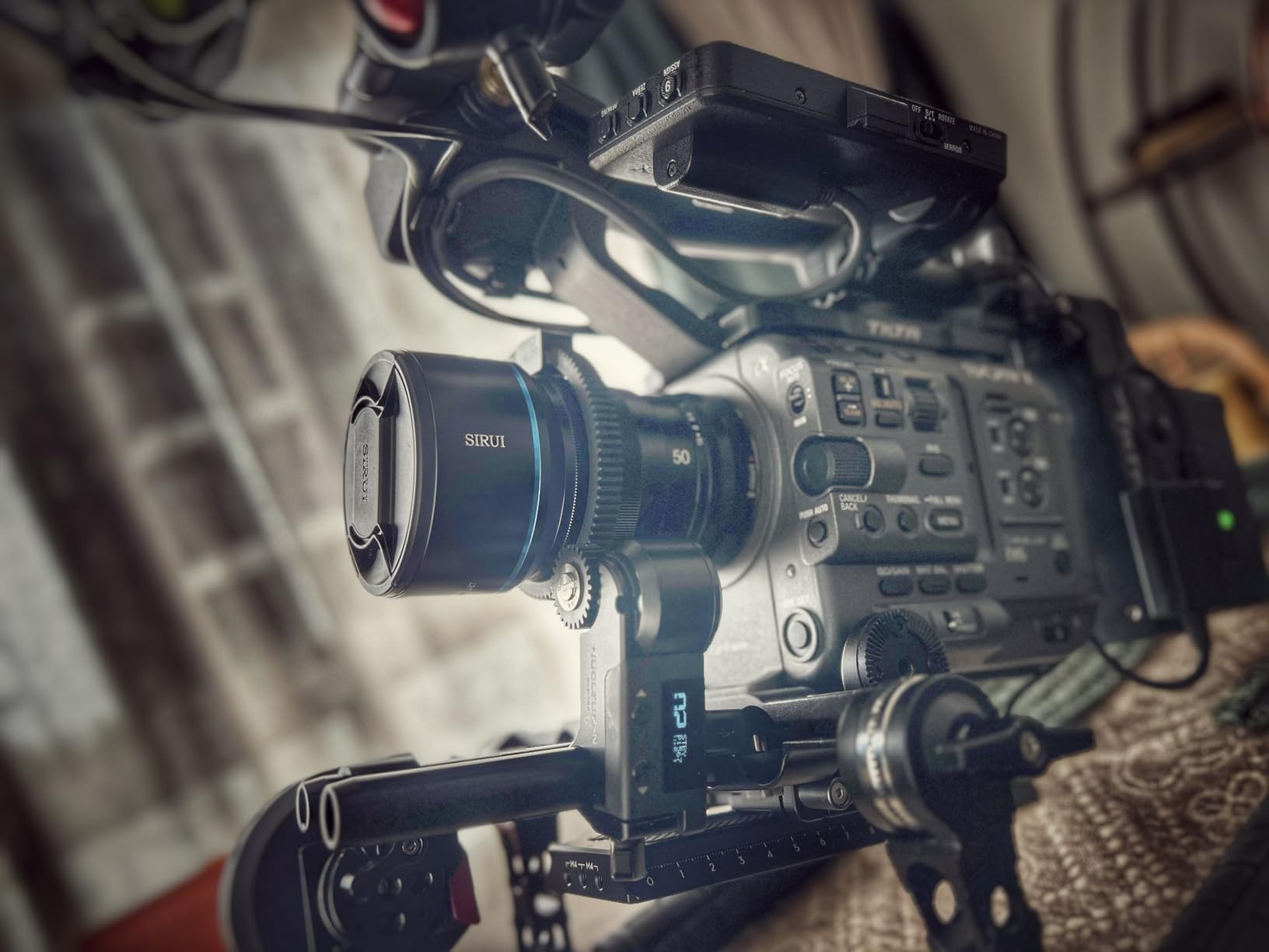 SIRUI 50mm F1.8 1.33X APS-C Anamorphic Lens for E Mount, Blue Flare customer photo 1
