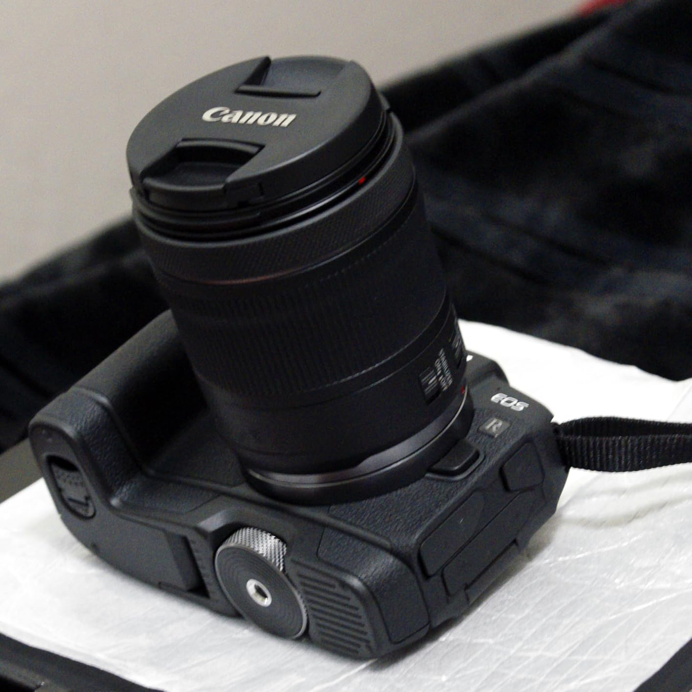 Canon Accessories Canon Extension Grip Eg-E1(Bk) | Extension grip with battery access panel for EOS RP mirrorless cameras, stability, comfort and handling customer photo 1