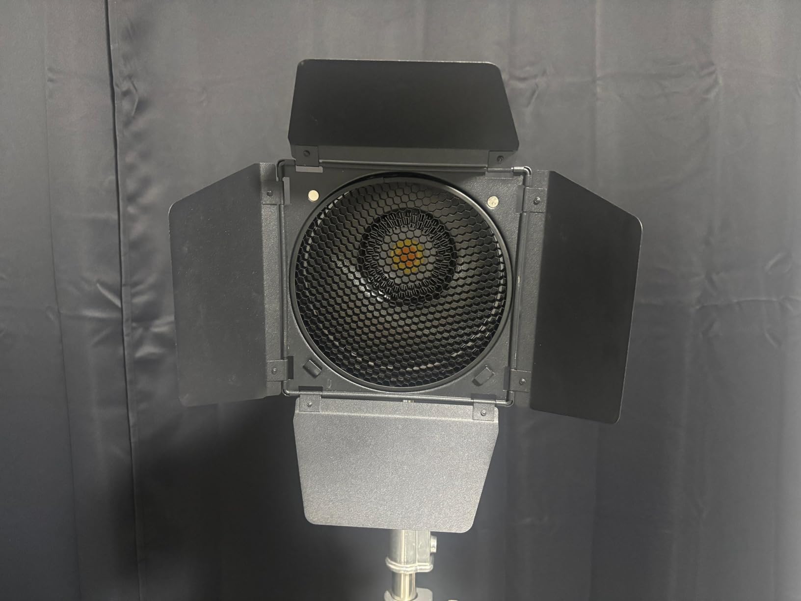 Godox BD-04 Barn Door & Honeycomb Grid & 4 Color Gel Filters Compatible for Standard Reflectors Accessories kit customer photo 1