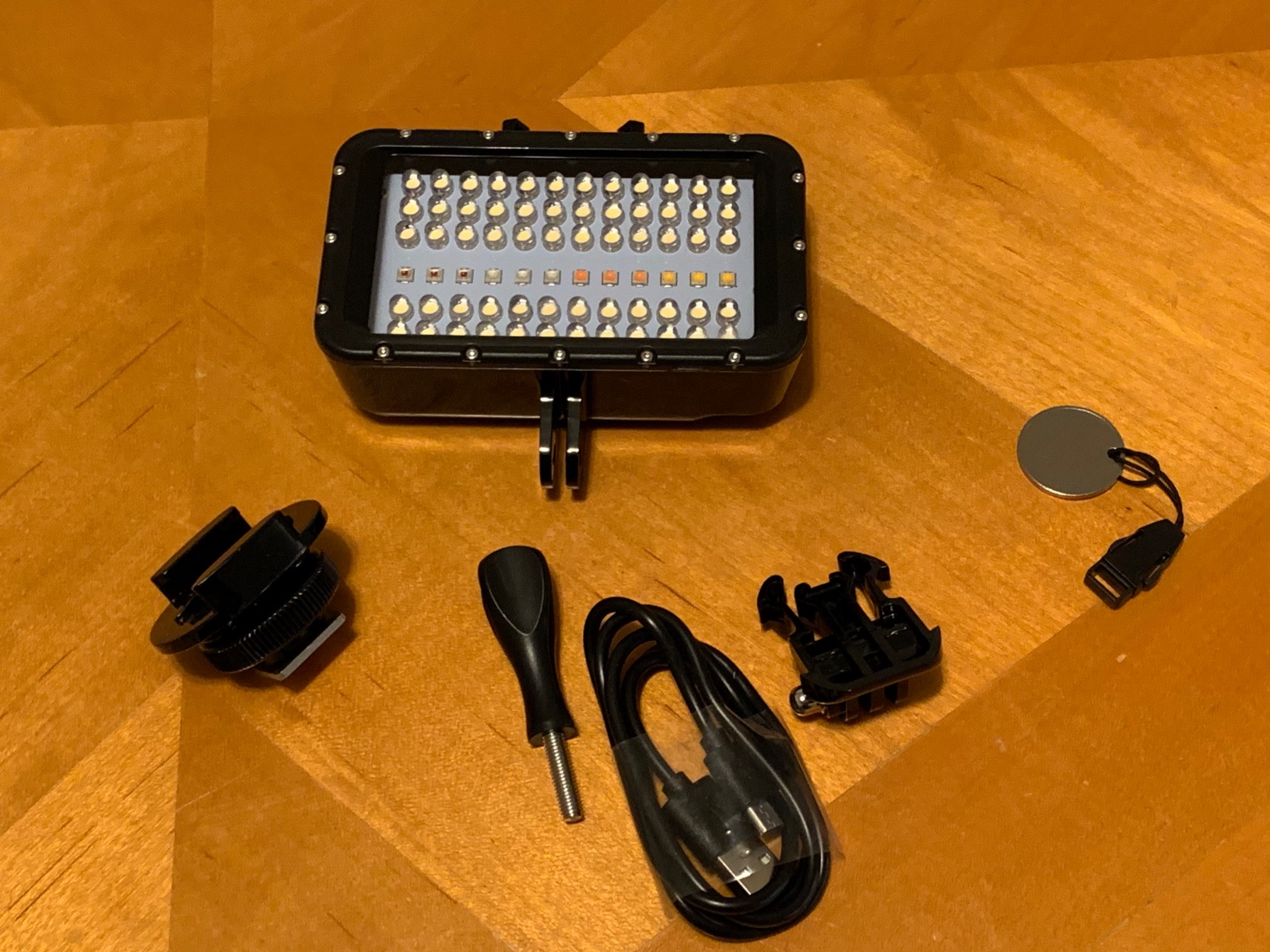 Suptig Video Lighting Dive Light Underwater Lights 72 Led Lights Compatible for Gopro Canon Nikon Pentax Panasonic Sony Samsung SLR Cameras 5 Kinds of Illuminating Colors Waterproof 147ft(45m) Black customer photo 1