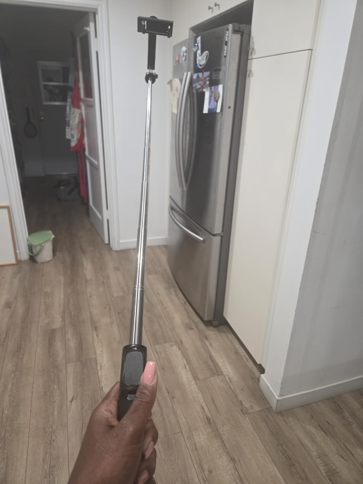 SelfieShow Selfie Stick, Extendable Selfie Stick Tripod with Wireless Remote and Tripod Stand, Portable, Lightweight, Compatible with iPhone 17 16 15 14 13 12 Pro Xs Max/Samsung Smartphone and More customer photo 2