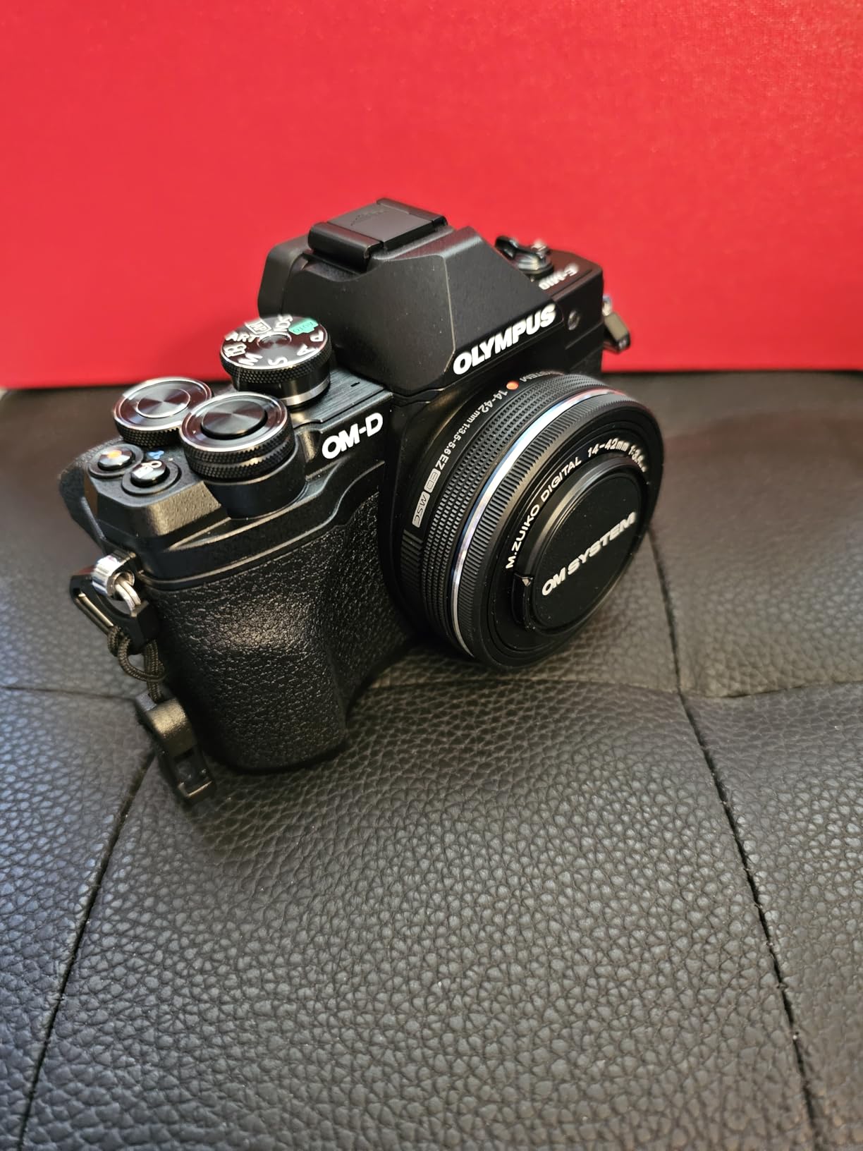 OM SYSTEM Olympus E-M10 Mark IV Silver Micro Four Thirds System Camera M.Zuiko Digital ED 14-42mm F3.5-5.6 EZ kit 20MP Sensor 5-Axis Image Stabilization 4K Video Wi-Fi customer photo 2