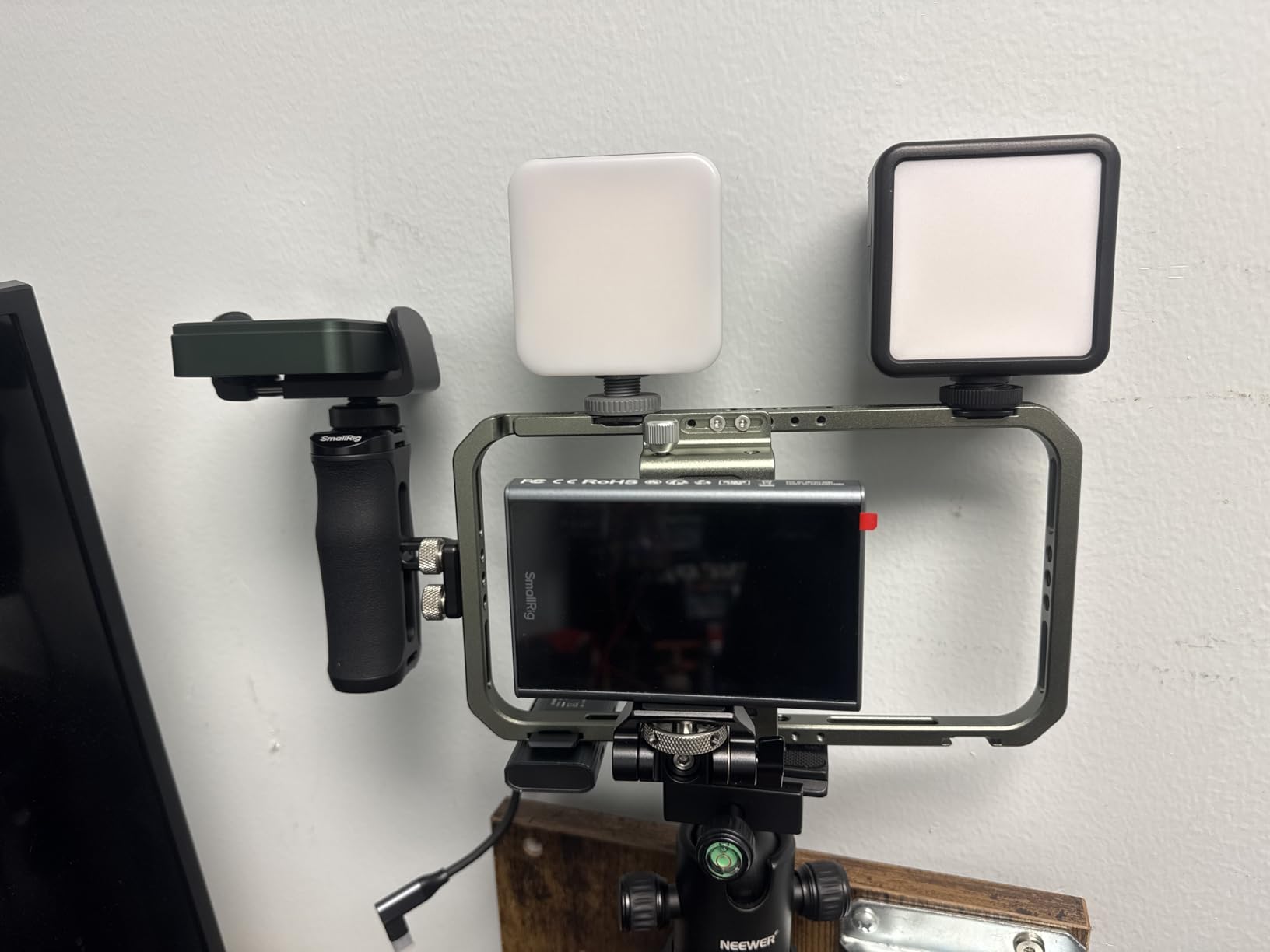 SmallRig Universal Smartphone Video Rig for iPhone 17 16 15 14 for Samsung, Filmmaking Vlogging Rig Aluminium Alloy Phone Video Cage Grip with Cold Shoe Mount for Videomaker Videographer customer photo 1