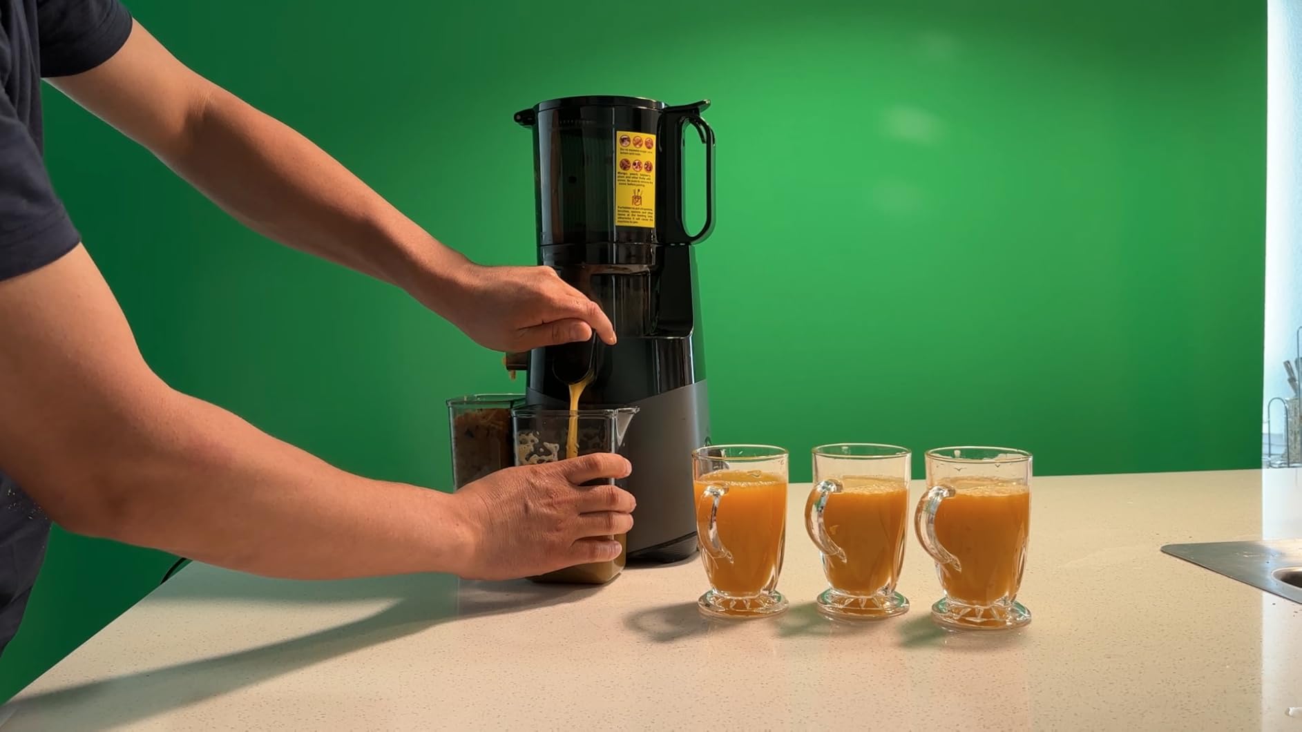【Easy Set Up】 RAUBAY 59.8 x 82.7in Collapsible Green Screen Backdrop | Portable Retractable Chroma Key Panel Photo Background with Stand for Video Conference, Photographic Studio, Streaming customer photo 1