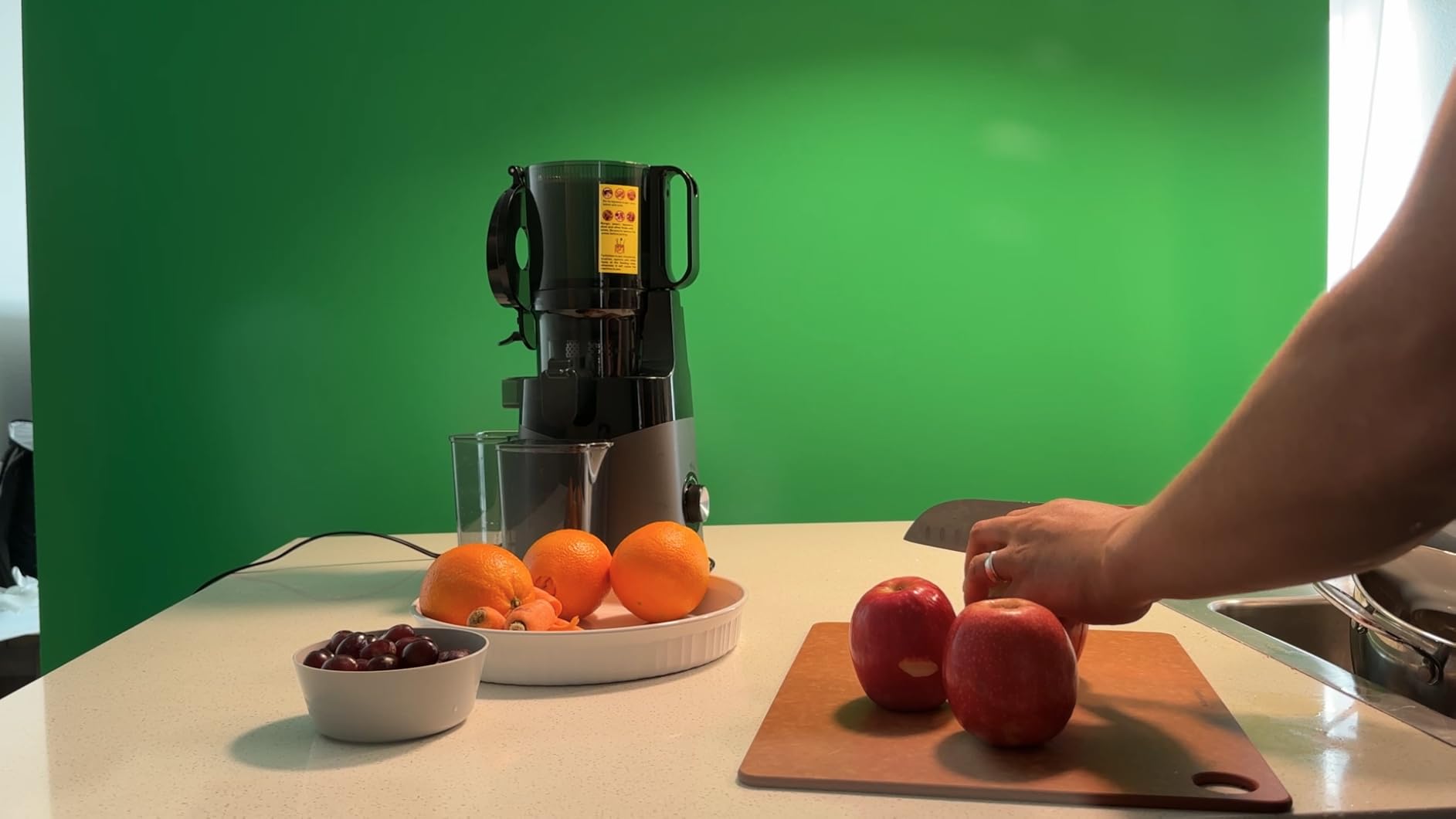 【Easy Set Up】 RAUBAY 59.8 x 82.7in Collapsible Green Screen Backdrop | Portable Retractable Chroma Key Panel Photo Background with Stand for Video Conference, Photographic Studio, Streaming customer photo 2