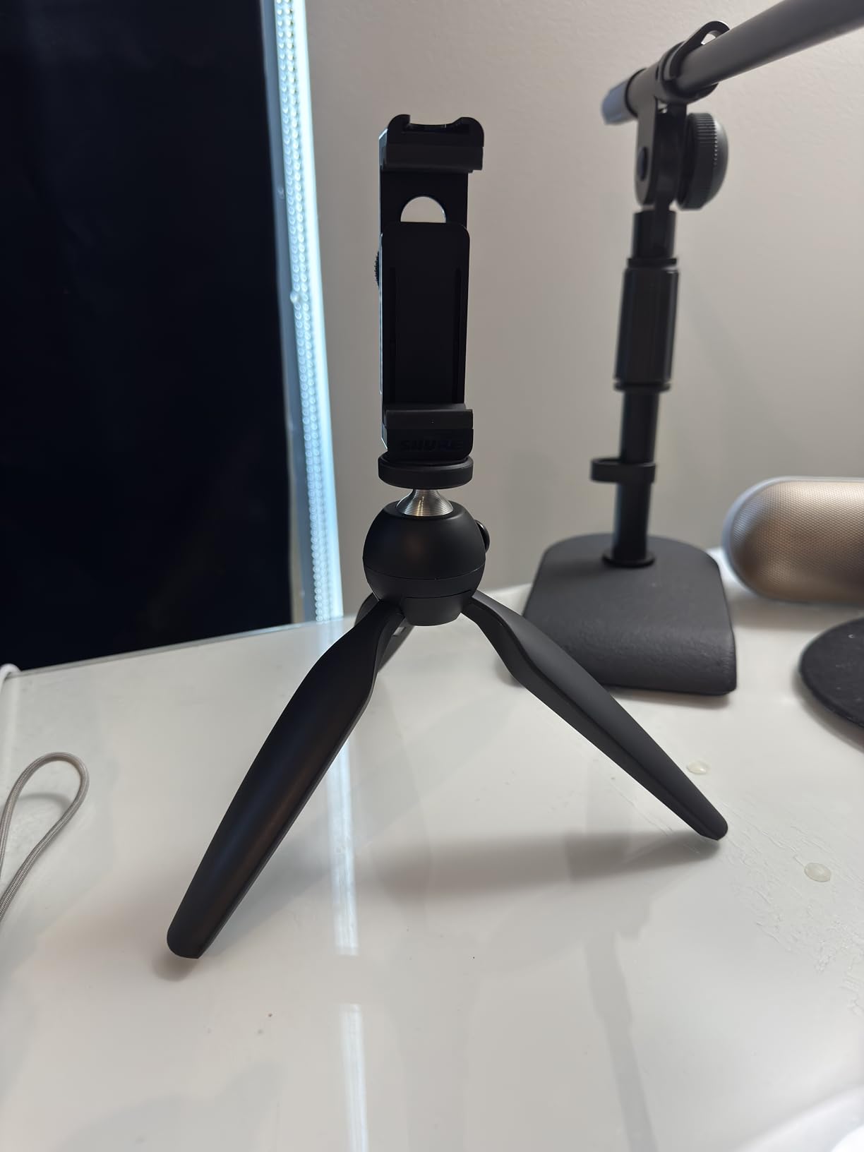 Manfrotto MTPIXIMII-B, PIXI Mini Tripod with Handgrip for Compact System Cameras, for DSLR, Mirrorless, Video, Made in Italy, Technopolymer and Aluminum, Black customer photo 2