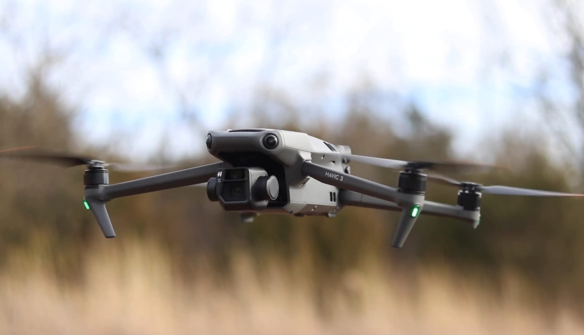 Mavic 3, Drone with 4/3 CMOS Hasselblad Camera, 5.1K Video, Omnidirectional Obstacle Sensing, 46 Mins Flight, Advanced Auto Return, 15km Video Transmission, FAA Remote ID Compliant, Gray customer photo 2