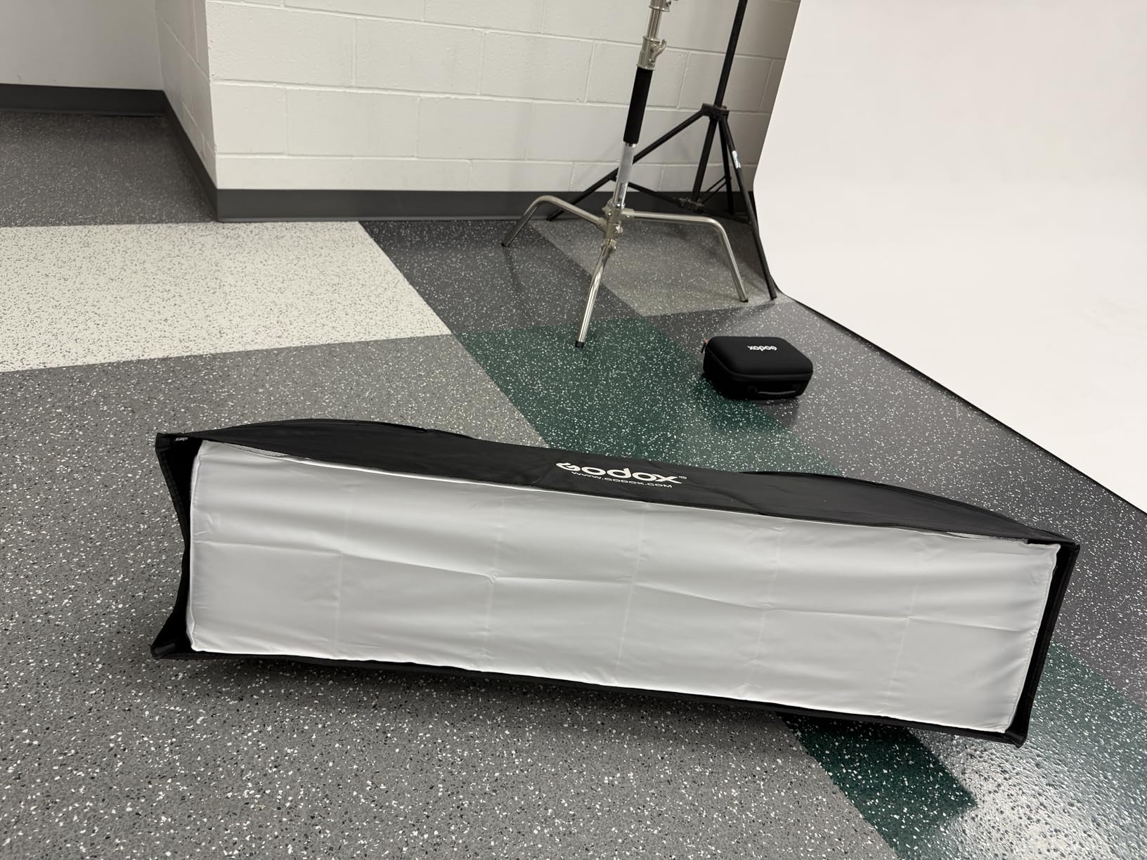 Godox 2PCS FW30x120cm/12 x47 Bowens Mount Strip Honeycomb Grid Softbox, Detachable Strip Soft Box with Bowens Mount Speedring, Curved Grid Softbox for Studio Strobe Flash Portrait Product Photography customer photo 1