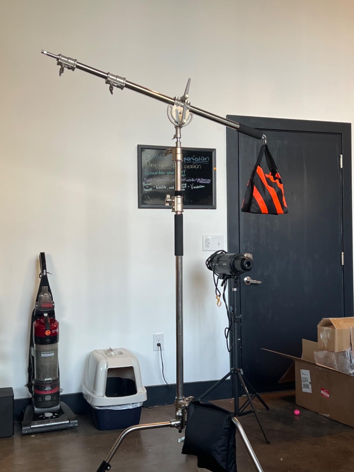 Soonpho 50 inch Extension Grip Crossbar Arm for Heavy Duty C Stand with 1/4 & 3/8 Thread for Softbox, Reflector, Umbrella, Flags, Diffusion and Other Studio Video Photography Equipment customer photo 1