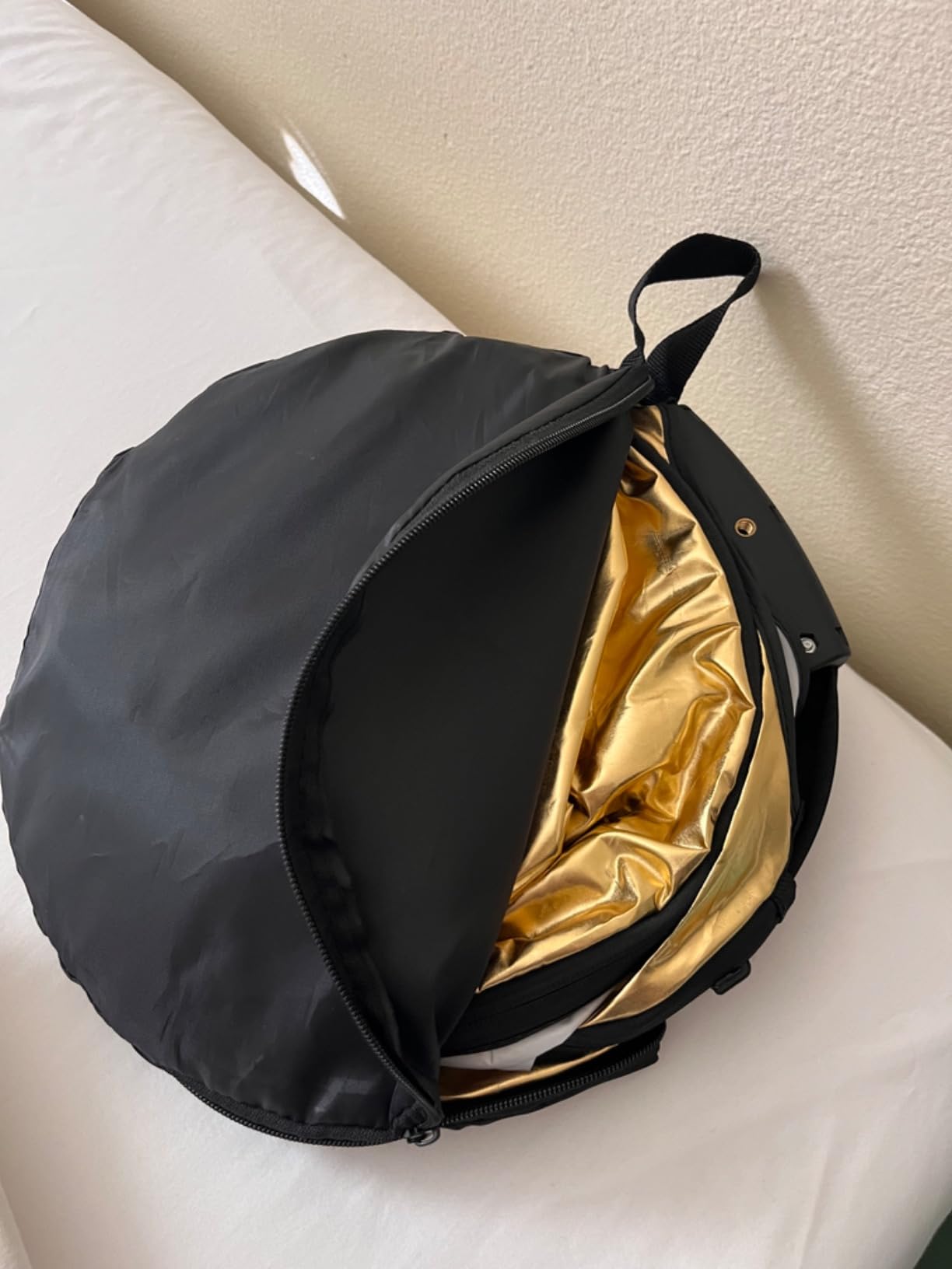 WELLMAKING 43'' Reflector Photography with Tilt Adapter for Studio Outdoor | 110cm 5-in-1 Light Reflector, Foldable with Carrying Bag, Portable Setup, Premium Coating, Translucent Silver Gold White Black customer photo 1