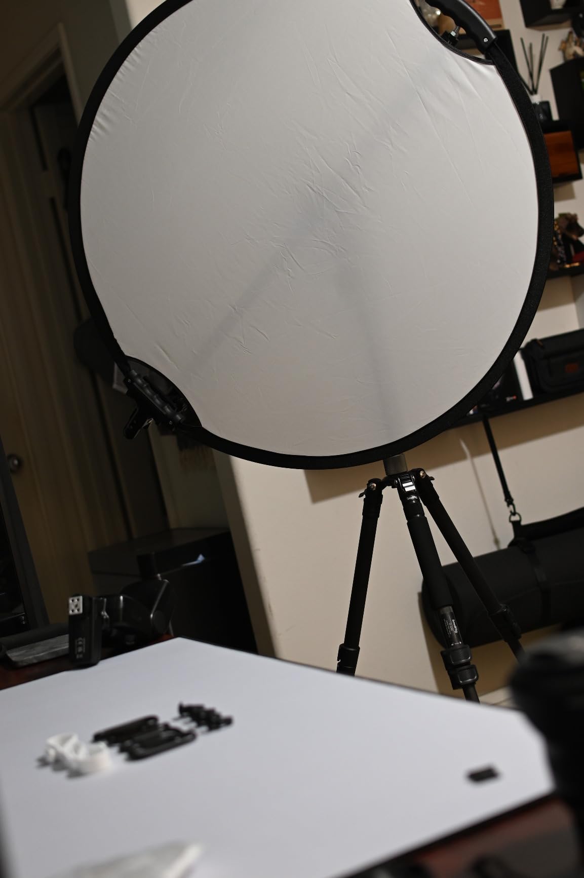 WELLMAKING 43'' Reflector Photography with Tilt Adapter for Studio Outdoor | 110cm 5-in-1 Light Reflector, Foldable with Carrying Bag, Portable Setup, Premium Coating, Translucent Silver Gold White Black customer photo 2