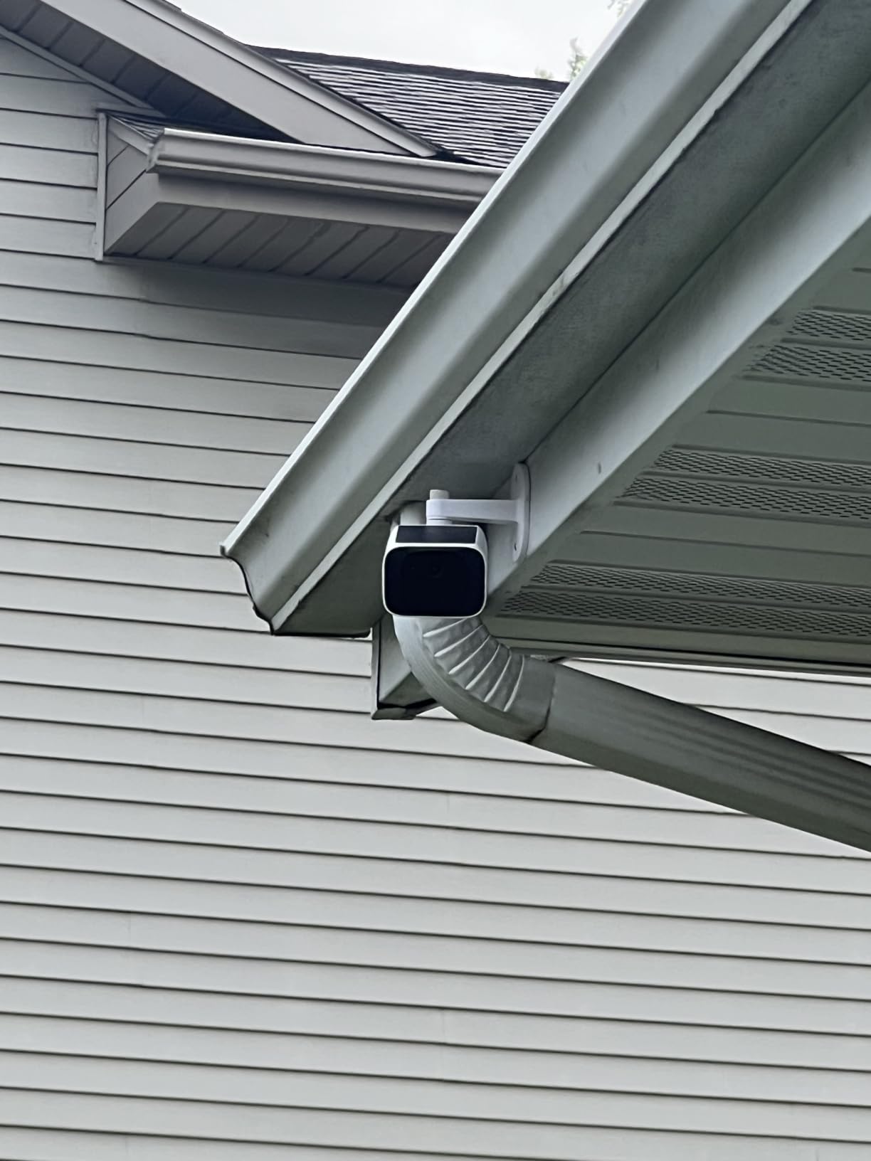 eufy Security SoloCam S220, Solar Security Camera, Wireless Camera Outdoor | 2K Resolution, Continuous Power, Built-in 8GB, No Subscription, HomeBase 3 Compatible, for Outdoor Surveillance customer photo 2