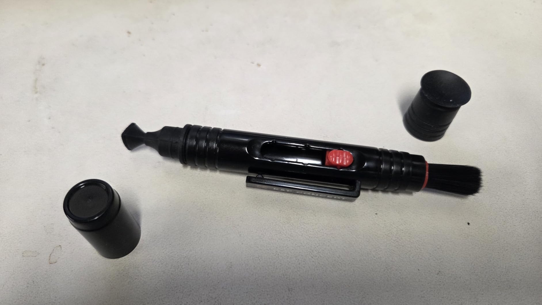 K&F CONCEPT Professional Lens Cleaning Pen with Cleaning Soft Brush | 3-in-1 Cleaning Effect, Telescopic Button, Deep Cleaning, for Nikon Sony Canon Camera Optical Lenses, Easy to Carry, MP01 customer photo 2