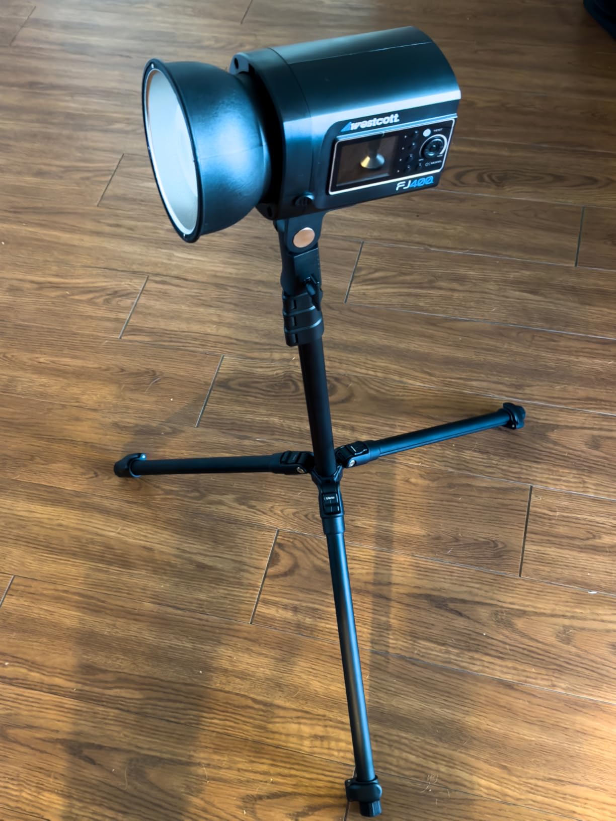 Ulanzi TT43 Extendable Photography Light Stand, Adjustable 6.23ft Aluminum Tripod, Reversible Portable Studio Lighting Tripod for Continute Output Lighting/Strobe Light/Webcams/Cameras/Softbox customer photo 1