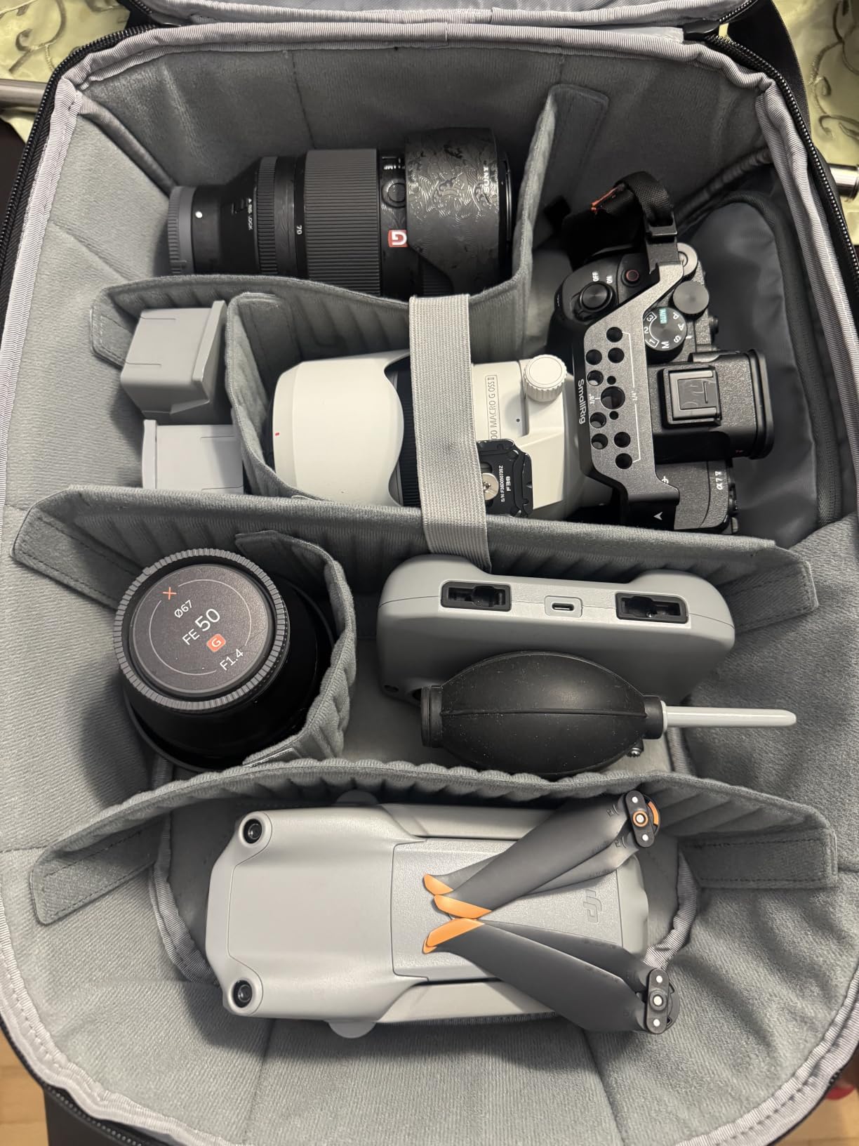 ULANZI 22L Camera Backpack Professional Bag, Water-Resistant Camera Case customer photo 2