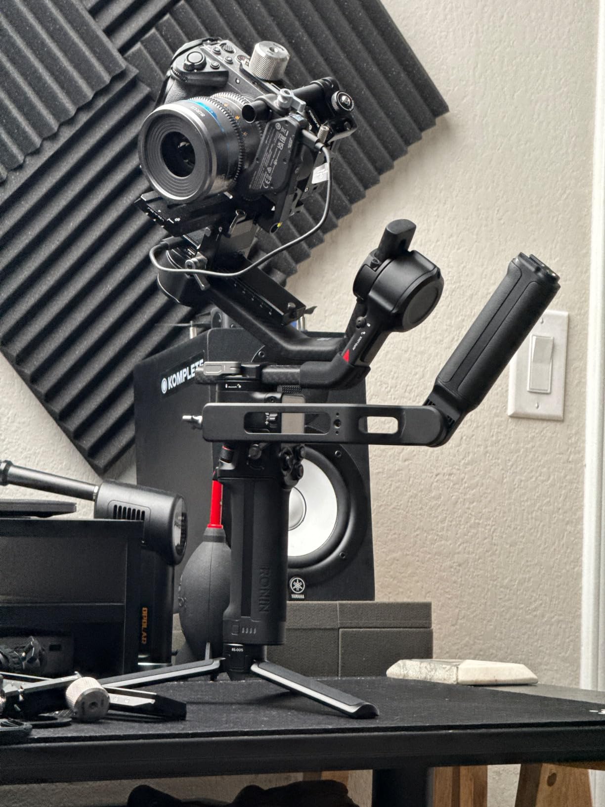 DJI RS 4 Pro, 3-Axis Gimbal Stabilizer for DSLR & Cinema Camera Stabilizer Canon/Sony/Panasonic/Nikon/Fujifilm, 2nd-Gen Native Vertical Shooting, 4.5kg (10lbs) Payload, Camera Gimbal customer photo 1