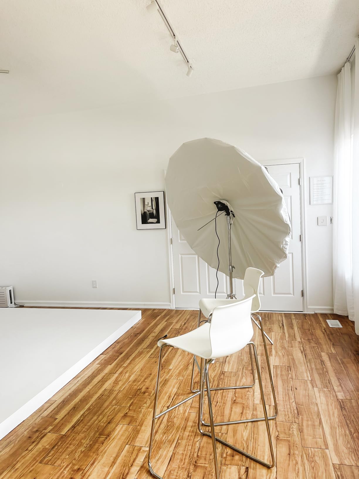 NEEWER 180cm Parabolic Reflective Umbrella Photography with Silver Interior, Soft Lighting with Diffuser Cover, Bag, Quick Folding for Studio Camera Shooting Monolight Flash customer photo 1