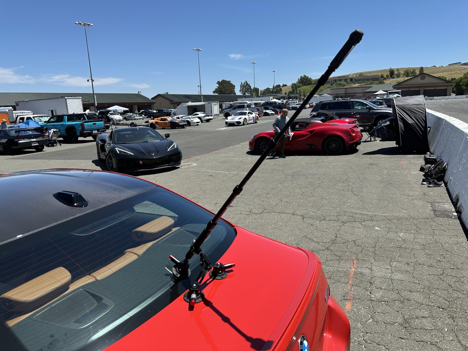 NEEWER Triple Suction Cup Car Mount Compatible with Insta360 X5 X4 GoPro DJI OSMO 360 Cameras, Quick Release Outside Windshield Magic Arm Mount Kit with 2 in 1 Extension Pole/Selfie Stick, CA065 customer photo 2