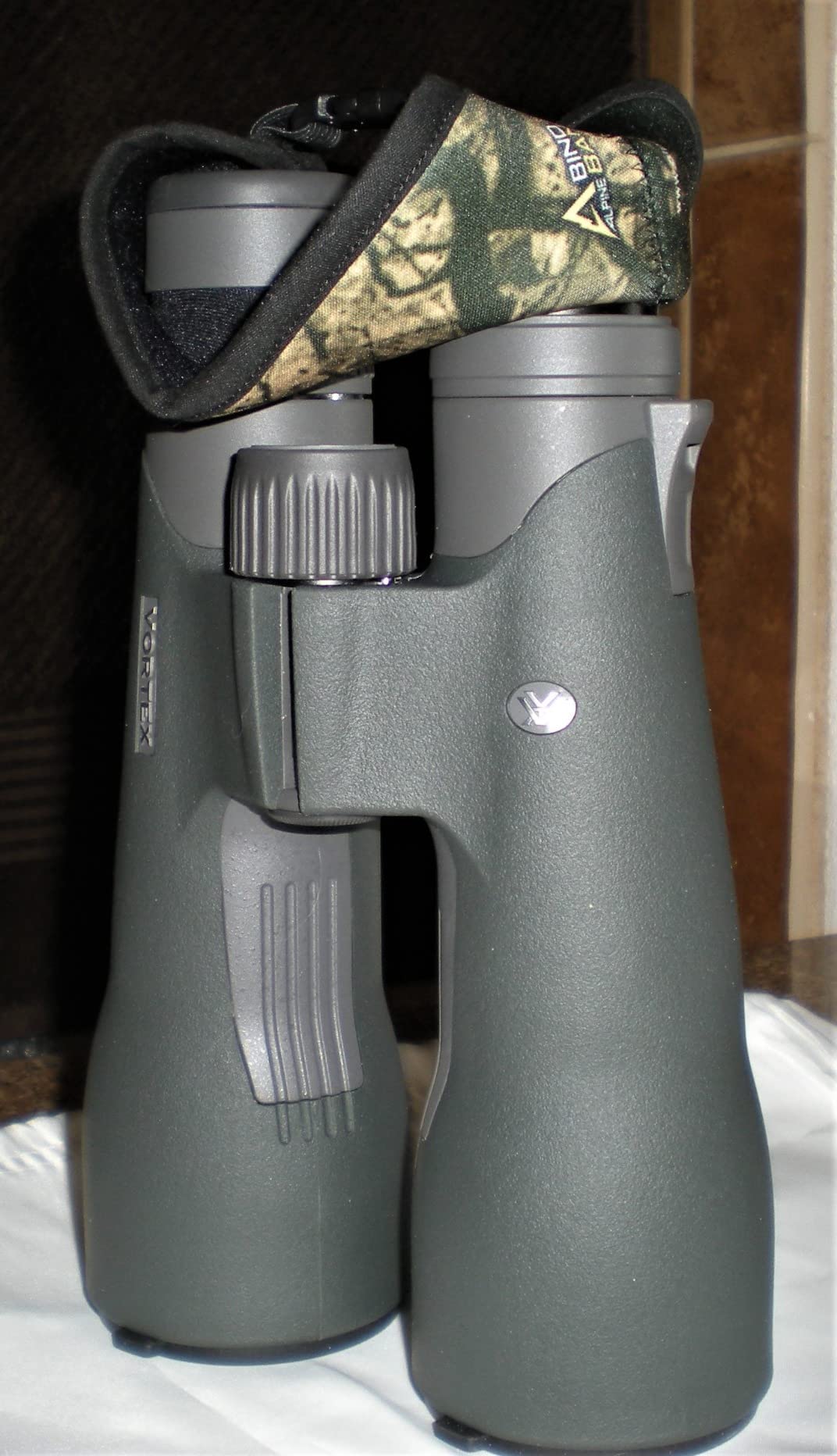 Vortex Razor UHD 10x42 Binoculars & GlassPak Pro Harness | UHD Optics, XR Plus Lens Coatings, Locking Diopter, Magnesium Chassis, Tripod Adaptable - Unlimited, Unconditional Warranty customer photo 2