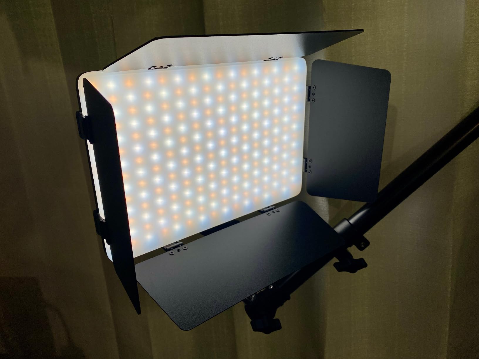 Led Video Light Panel Light with Barn Doors, 4000mAh Rechargeable customer photo 1
