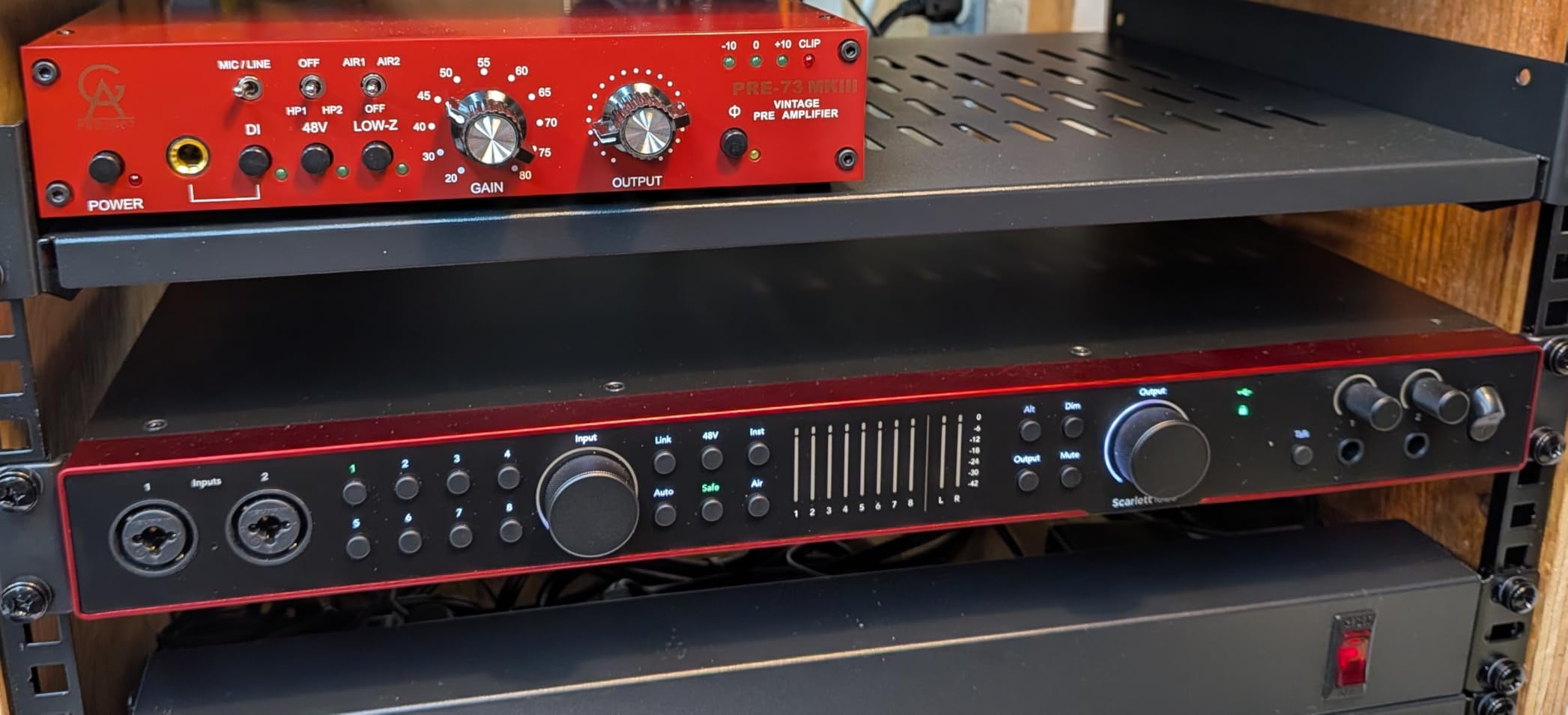 Focusrite Scarlett 18i16 4th Gen USB Audio Interface, for Songwriting, Music Production, Recording, and Podcasting | 18-In 16-Out, 4 Mic Preamps, 2 Hi-Z Inputs, 8 Line Inputs, ADAT, S/PDIF, MIDI, Auto Gain, Clip Safe, 24-Bit/192kHz customer photo 1
