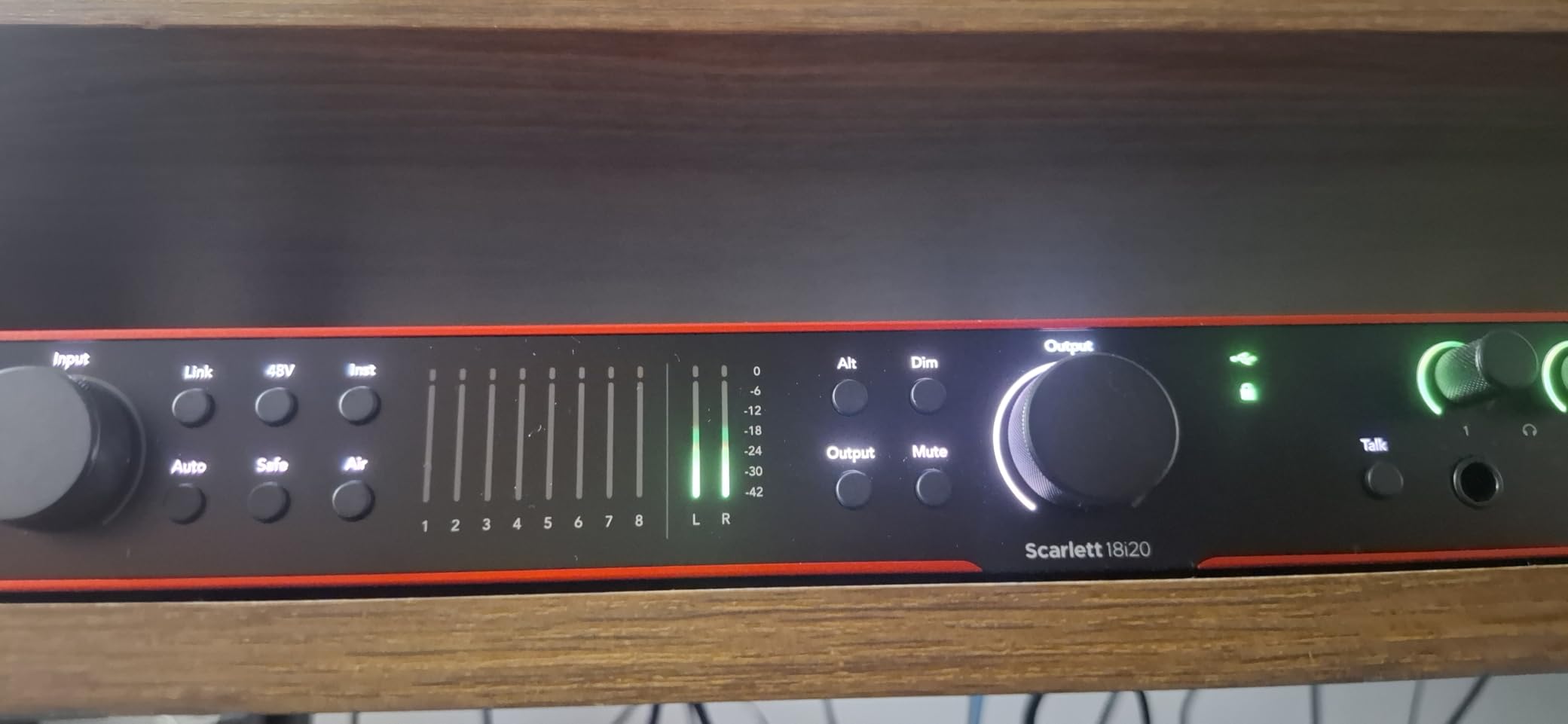 Focusrite Scarlett 18i16 4th Gen USB Audio Interface, for Songwriting, Music Production, Recording, and Podcasting | 18-In 16-Out, 4 Mic Preamps, 2 Hi-Z Inputs, 8 Line Inputs, ADAT, S/PDIF, MIDI, Auto Gain, Clip Safe, 24-Bit/192kHz customer photo 2