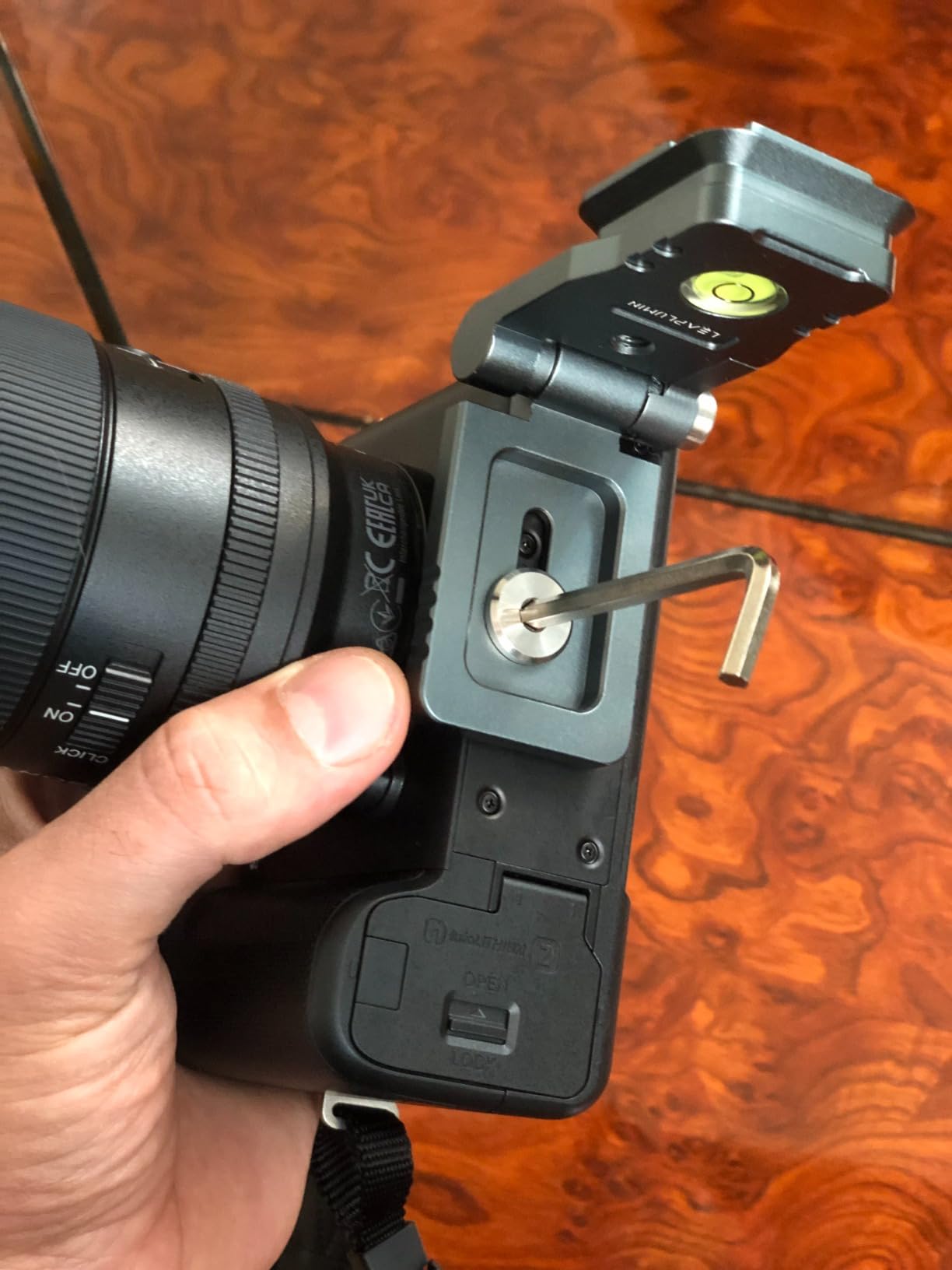 Foldable DSLR Camera L Bracket, Lightweight Camera L Bracket Vertical Horizontal Switching Tripod Quick Release Plate Compatible with Canon Nikon Sony DJI Osmo Ronin Zhiyun Stabilizer customer photo 2