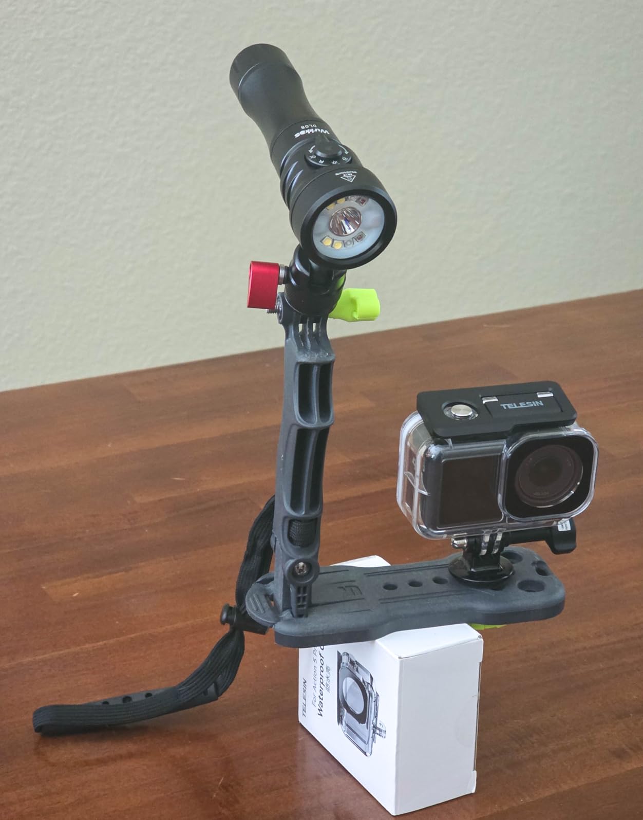 Wurkkos DL08 Scuba Diving Underwater Video Light with Infinite Dimming | Rechargeable, Red+UV Dual Light, IPX8 Underwater, 274M Long Beam, CRI90, 5000mAh Battery, Night Diving customer photo 1