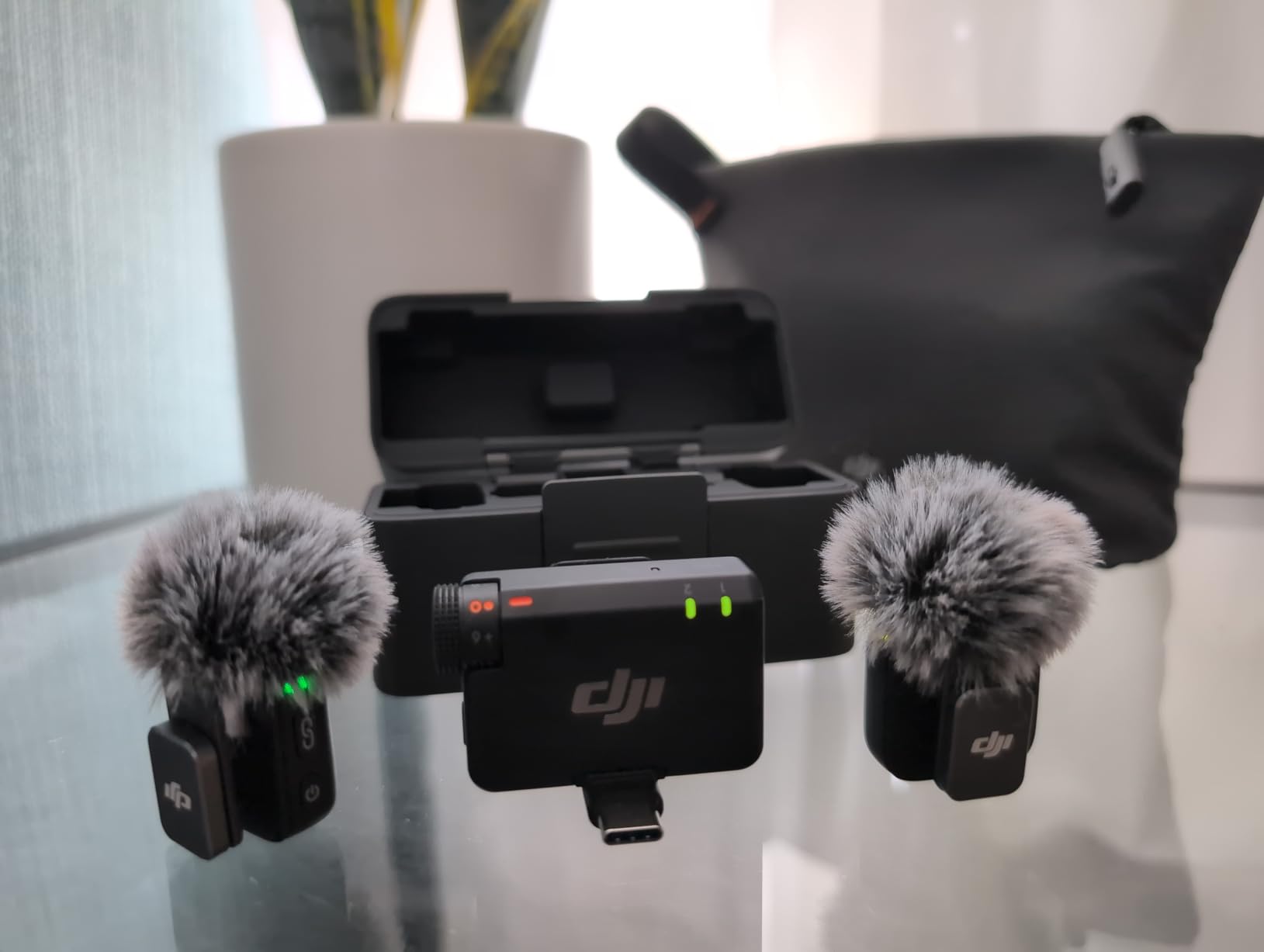 DJI Mic Mini (2 TX + 1 RX + Charging Case), Wireless Lavalier Microphone for iPhone/Camera/Android, Ultralight, Detail-Rich Audio, 48h Use, Noise Cancelling, Automatic Limiting, Vlog, Streaming customer photo 1