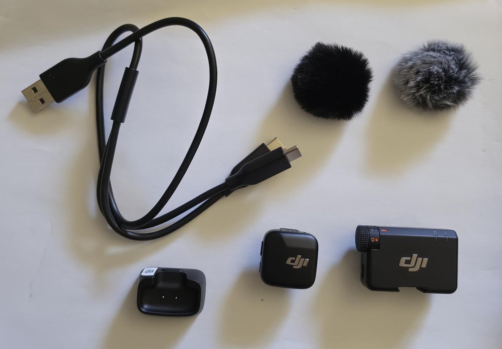 DJI Mic Mini (1 TX + 1 RX), Wireless Lavalier Microphone for iPhone/Camera/Android, Ultralight, Detail-Rich Audio, Noise Cancelling, Automatic Limiting, Vlog, Streaming, 400m Transmission customer photo 1