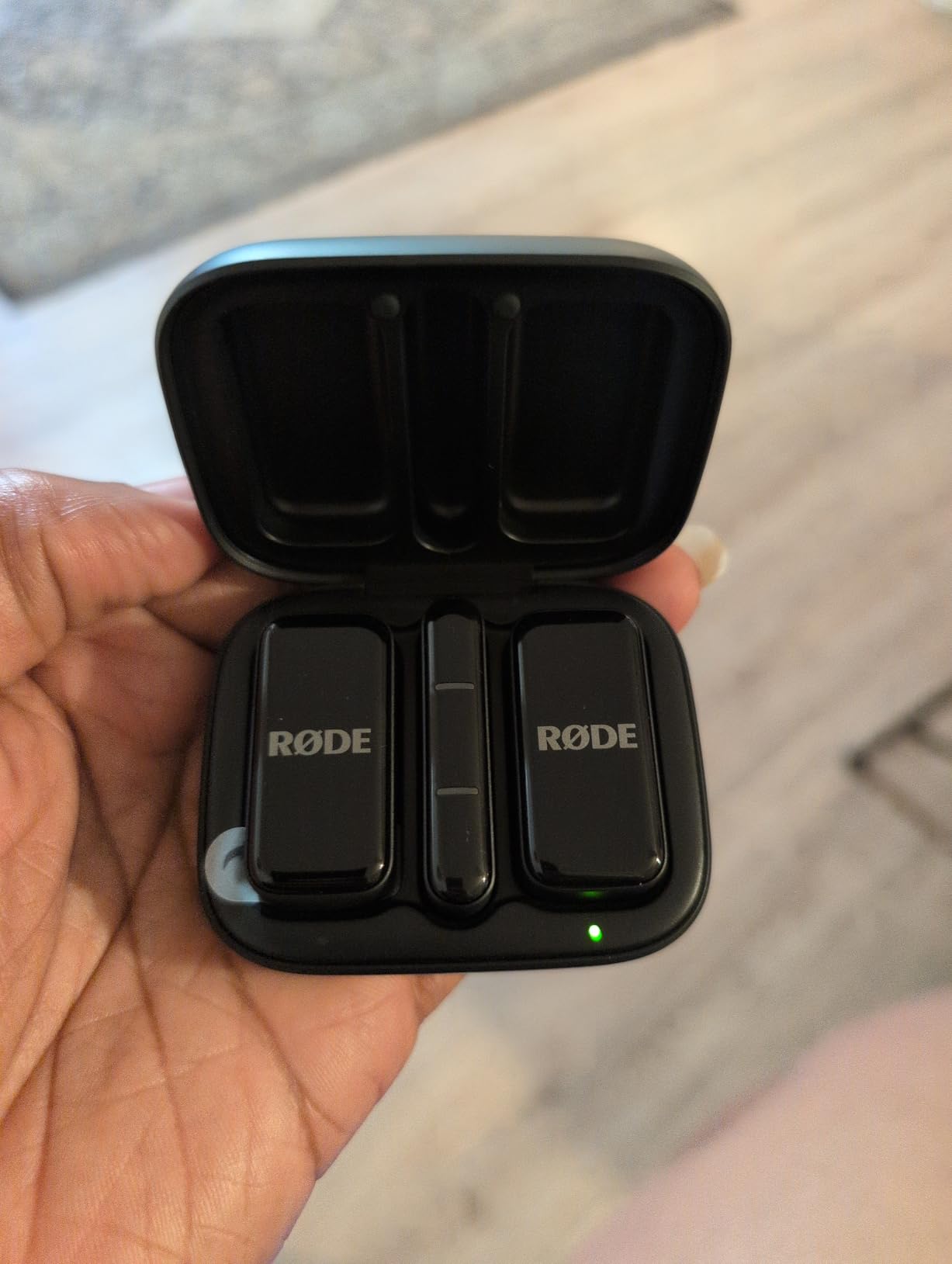 RØDE Wireless Micro - Compact Wireless Microphone, Two Mics with Charge Case for Smartphone Content Creation customer photo 2