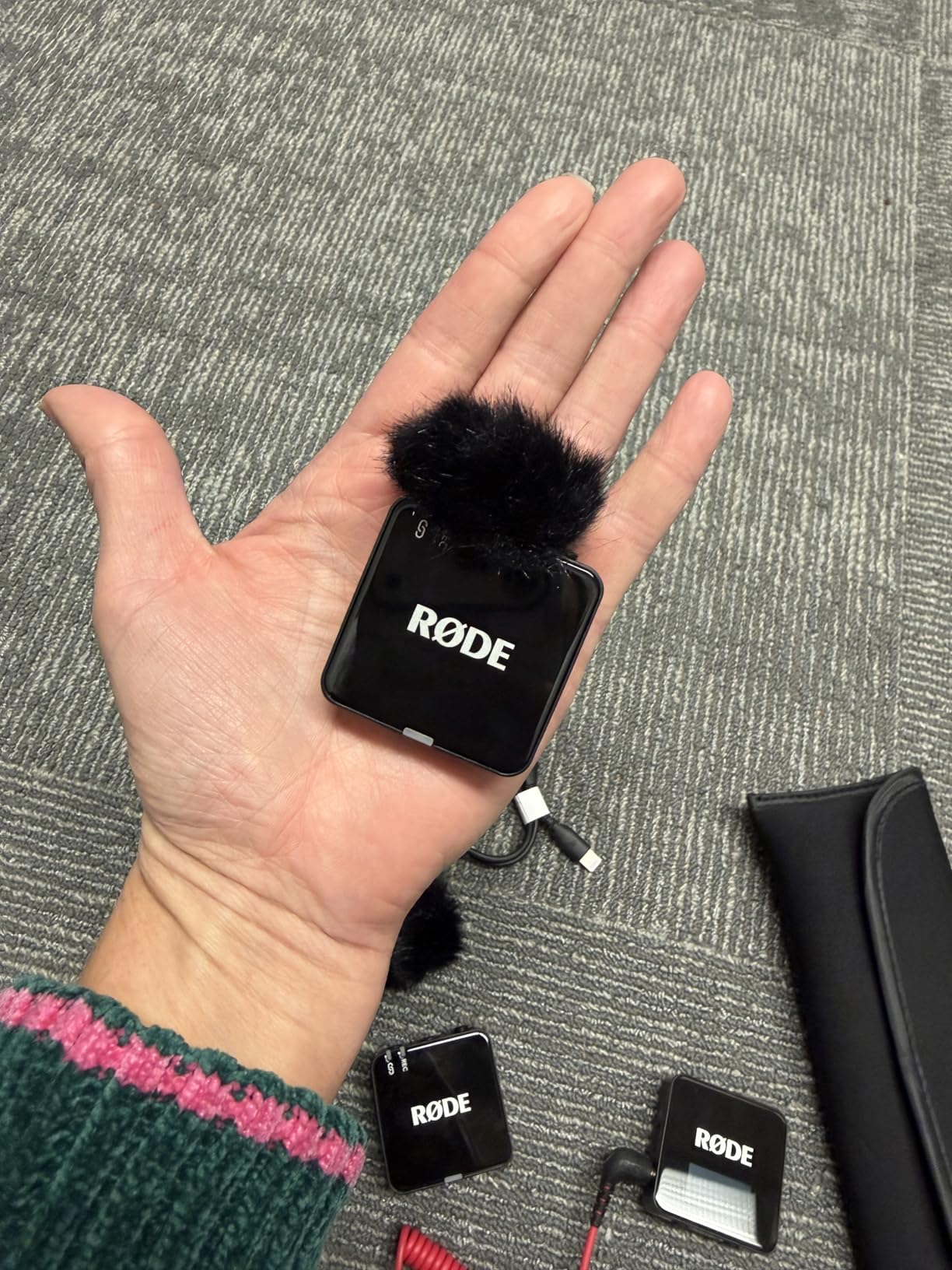 RØDE Wireless GO III (Gen 3) - Compact Wireless Mic - Pristine Audio, 32-bit Float Recording, Automatic Level Control, for Phones, Cameras and Computers (Black) customer photo 1