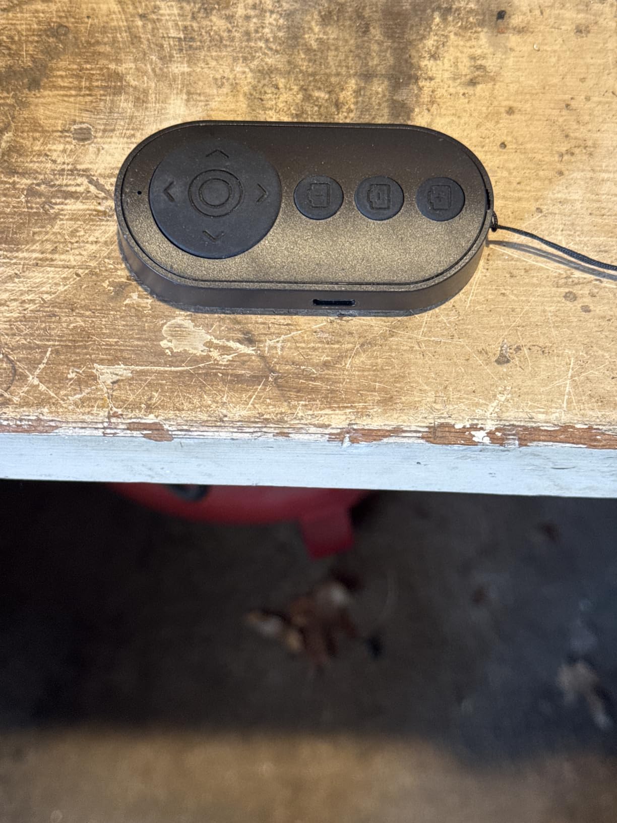Wireless Camera Remote Control with Zoom for iPhone & Android, Bluetooth Camera Remote Shutter with Front/Rear Camera Switch for Photo & Video, Smartphone Bluetooth Clicker for TikTok. customer photo 1