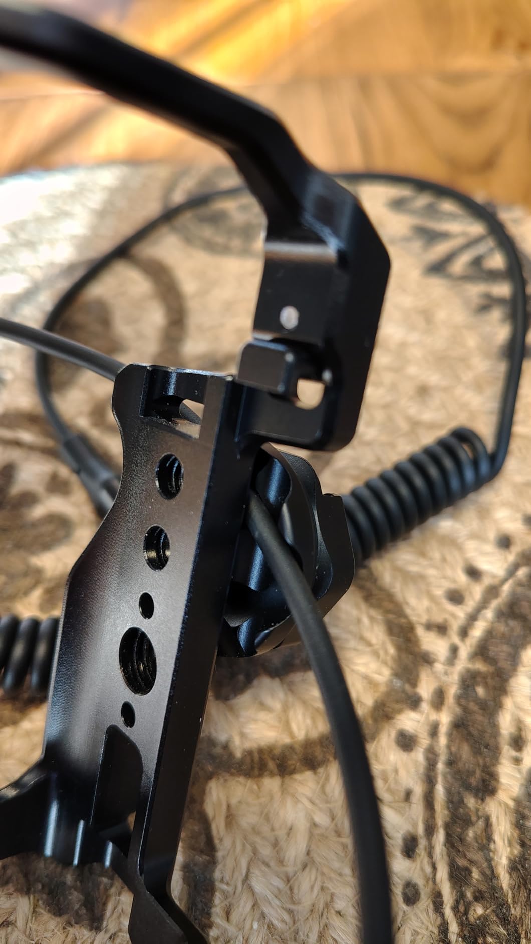 Camera Cage Cable Clamp with Cold Shoe Mount - Aluminum Alloy Wire Clip for HDMI, USB-C, Mic Cables, LED Lights, Monitors - 1/4