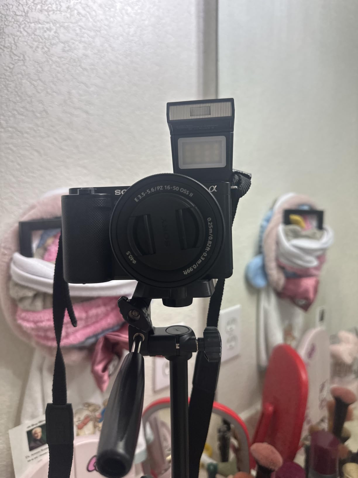 ULANZI SL03 Camera Mini Flash, Speedlite Video Light GN8 6500K for DSLR | For Sony/Canon/Fuji/Nikon, CRI 97, with Single-contact Universal Hot Shoe Mount, 90 Degree Angle Adjustable, Type-C Rechargeable customer photo 1