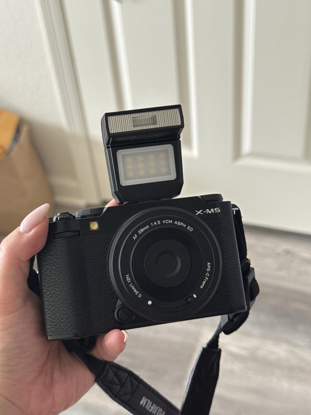 ULANZI SL03 Camera Mini Flash, Speedlite Video Light GN8 6500K for DSLR | For Sony/Canon/Fuji/Nikon, CRI 97, with Single-contact Universal Hot Shoe Mount, 90 Degree Angle Adjustable, Type-C Rechargeable customer photo 2