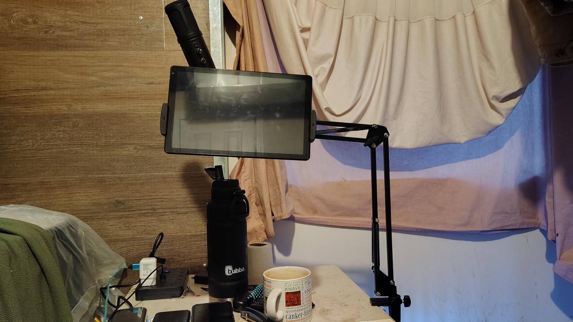 NEEWER Microphone Arm Stand, Suspension Scissor Boom Mic Arm Desk Mount with Clip & 3/8