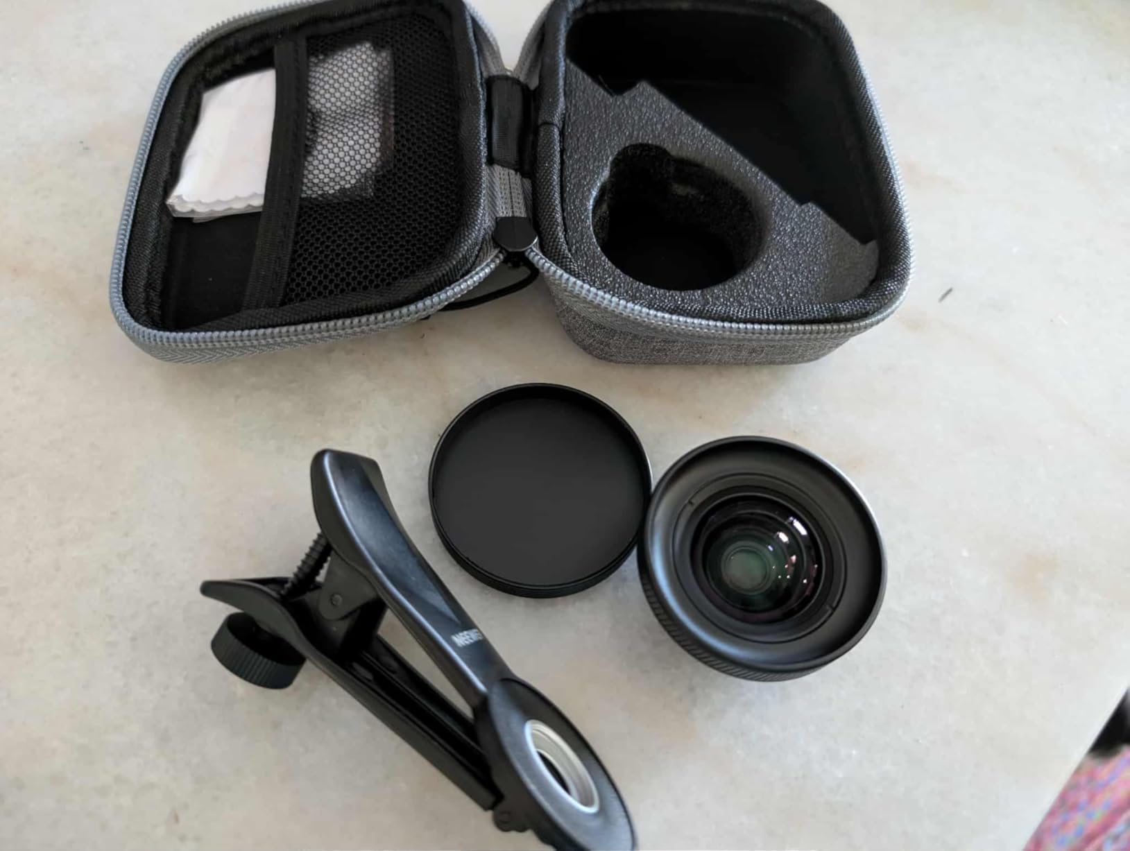 NEEWER 18mm Wide Angle Lens with 17mm Threaded Phone Camera Lens Clip, 100 Degree FOV, 0.75X Magnification, 6 Elements in 5 Groups, Compatible with iPhone Android Samsung for Mobile Photography, LS-72 customer photo 1
