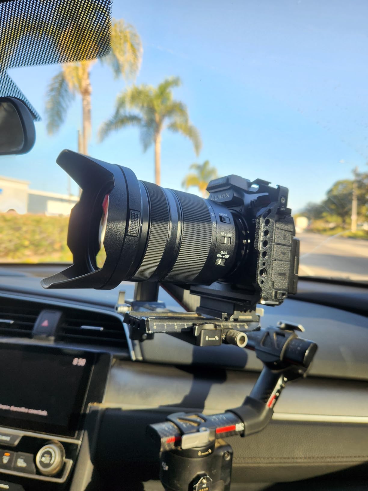SmallRig Camera Cage for Panasonic S1R II/S1 II/S1 IIE/G9 II / S5 II / S5 IIX, Built in Quick Release Plate for Arca-Swiss, Cold Shoe Mount, Strap Slots - 5502 customer photo 1