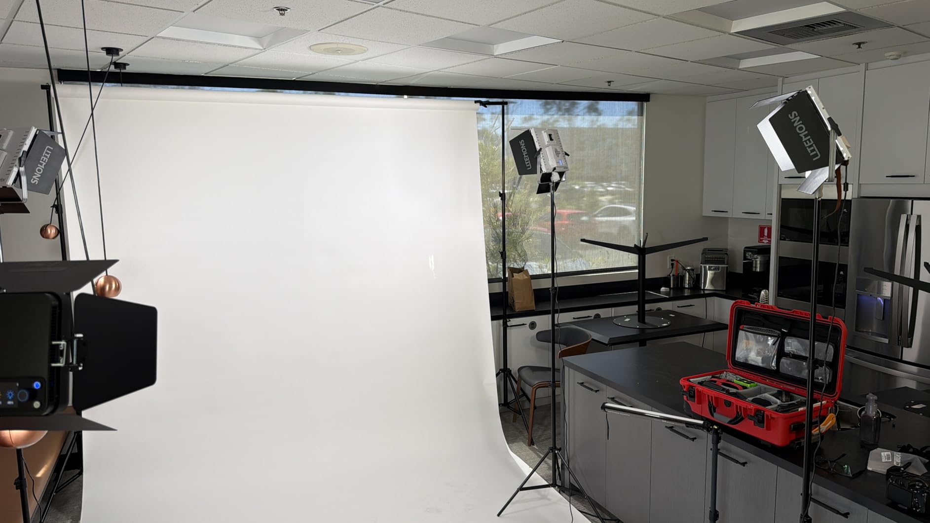 Yizhily Seamless Paper Background for Photography Photo Studio Backdrop Roll (107''x36' Arctic White) customer photo 2