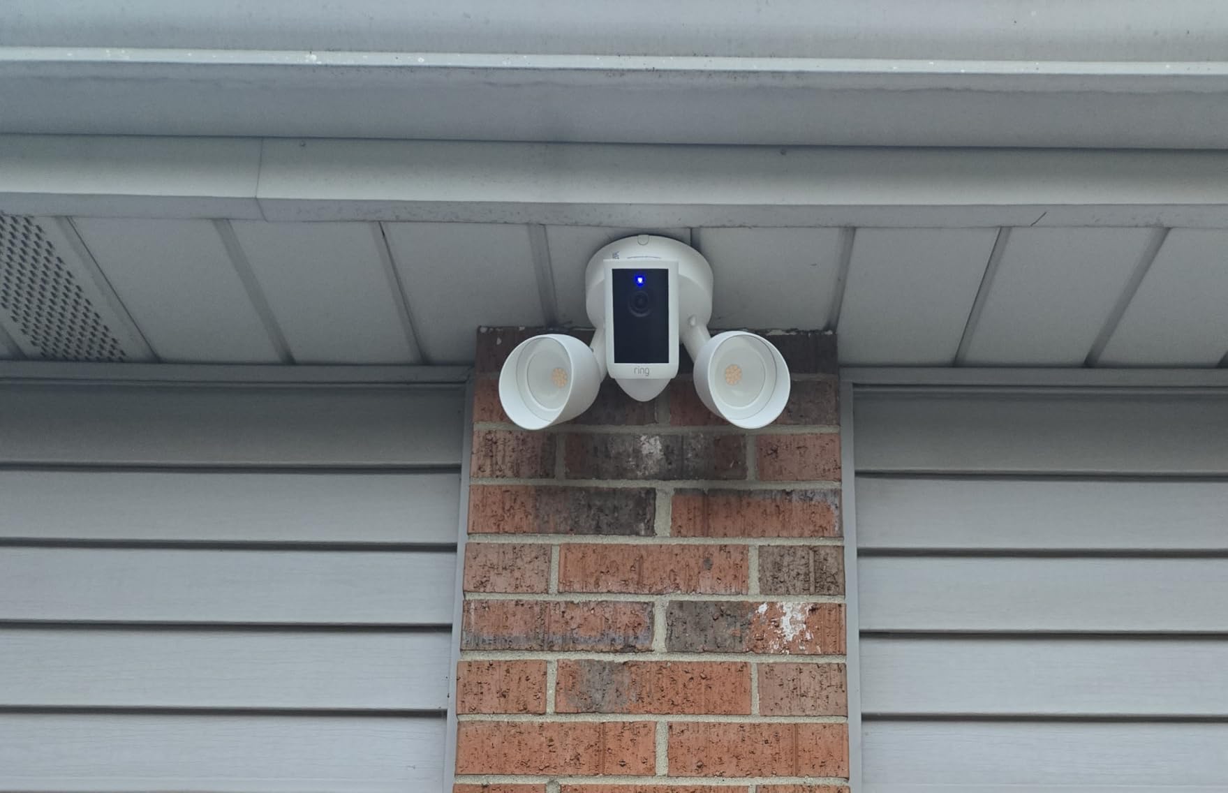 Ring Floodlight Cam, Wired (newest model), Home or business security, Wide-Angle Retinal 2K Video, 6x Enhanced Zoom, Ultra-Bright Floodlights, White customer photo 1