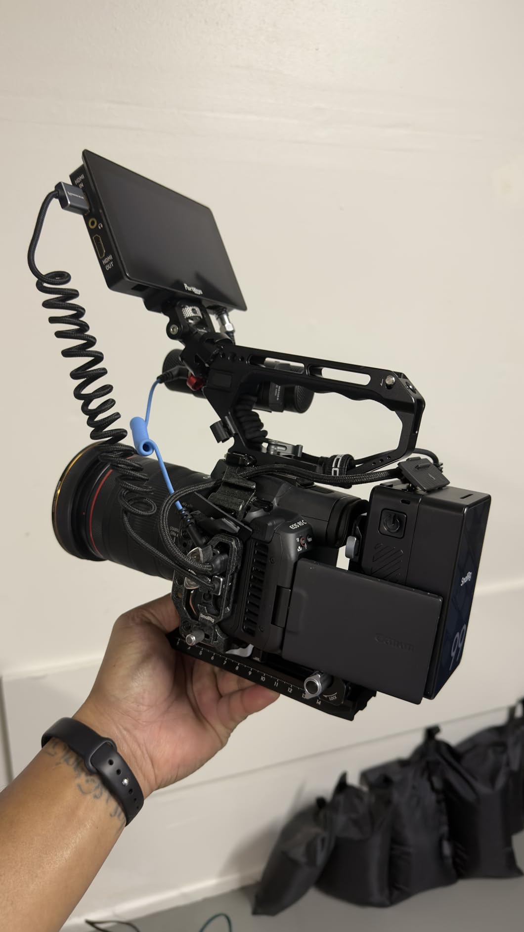 SmallRig D-Style NATO Rail Top Handle with Quick Release Clamp, Cold-Resistant Silicone Grip, 1/4-inch & 3/8-inch Mounting Holes for Camera, Monitor, Microphone, Versatile Handheld Rig Handle - 5661 customer photo 2