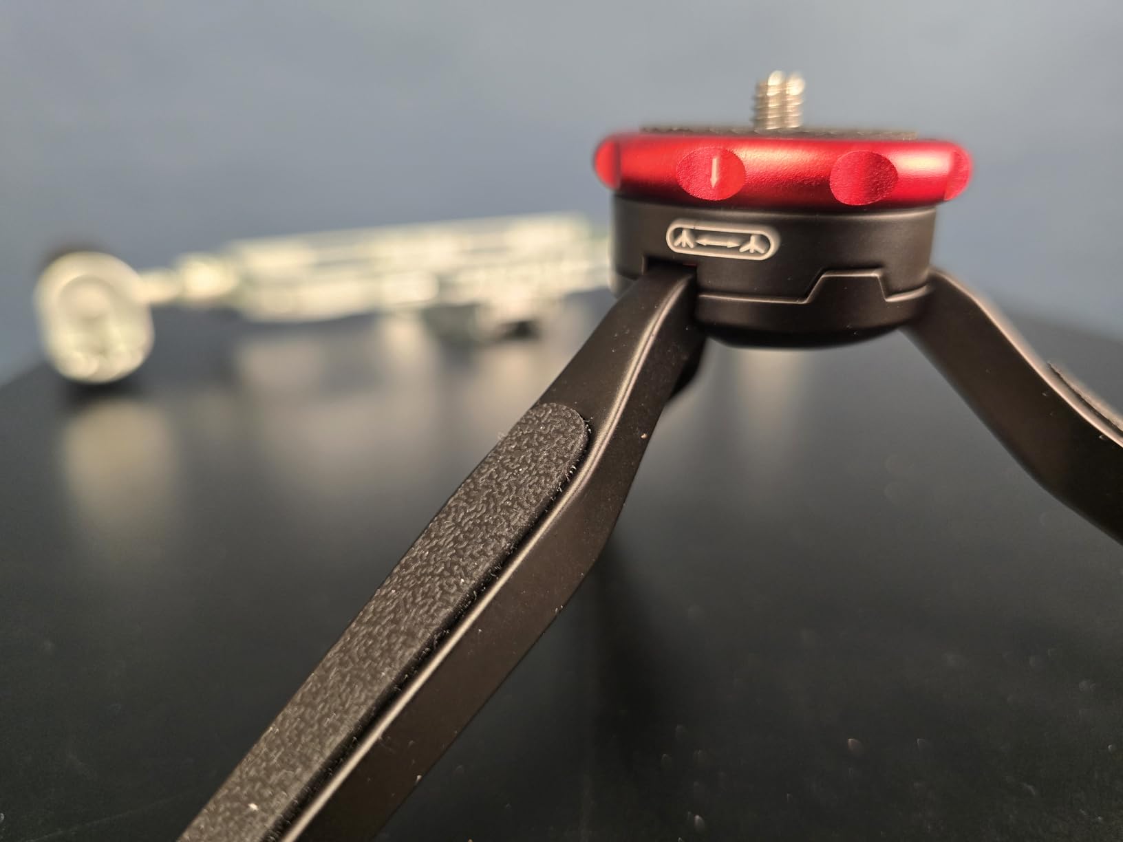 Movo iFilmer-PRO Smartphone Video Rig Kit | Stabilizer Cage, Dual Grips, VXR10 Shotgun Microphone, iPhone/Android customer photo 2